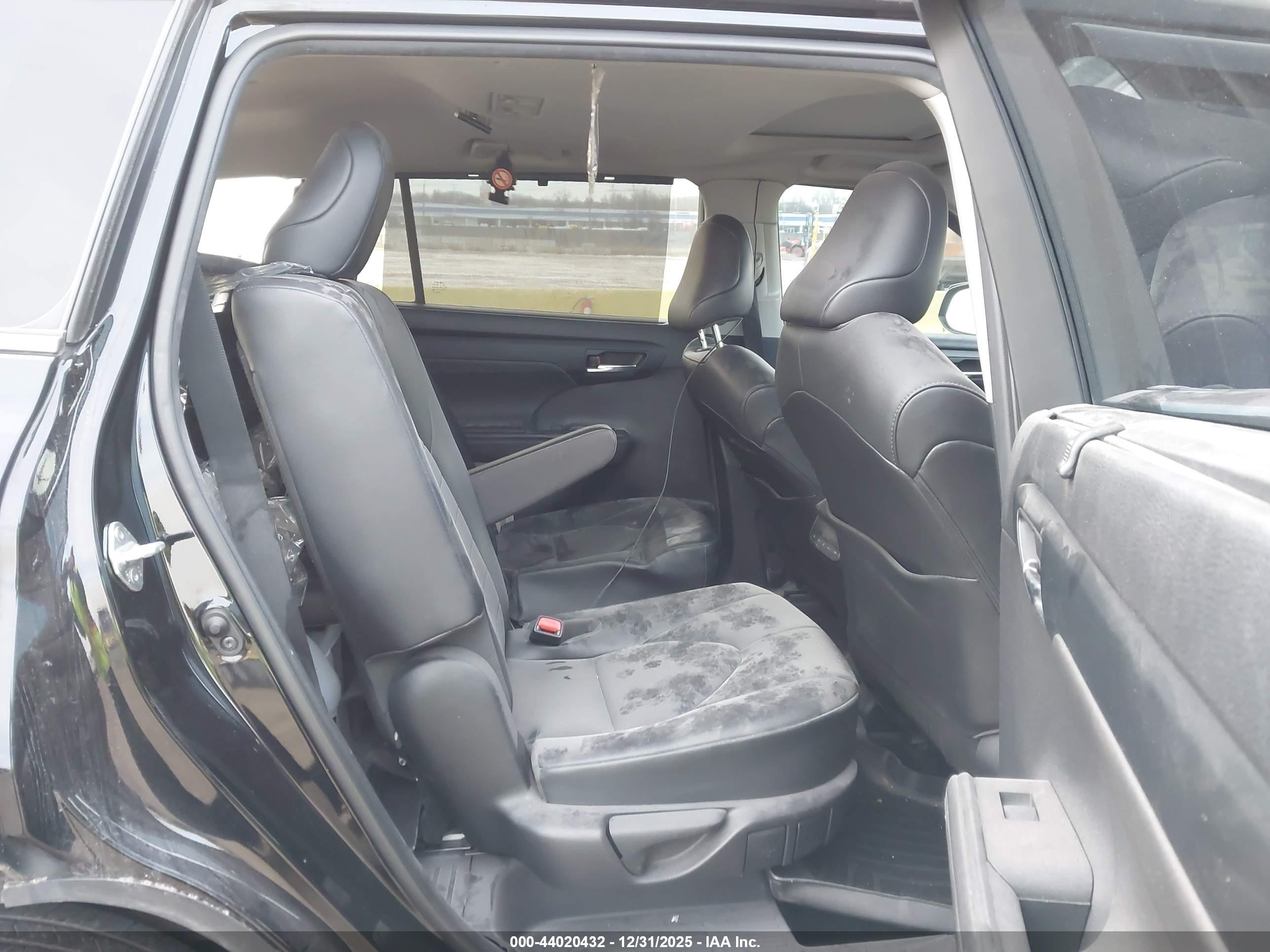 TOYOTA HIGHLANDER image 8