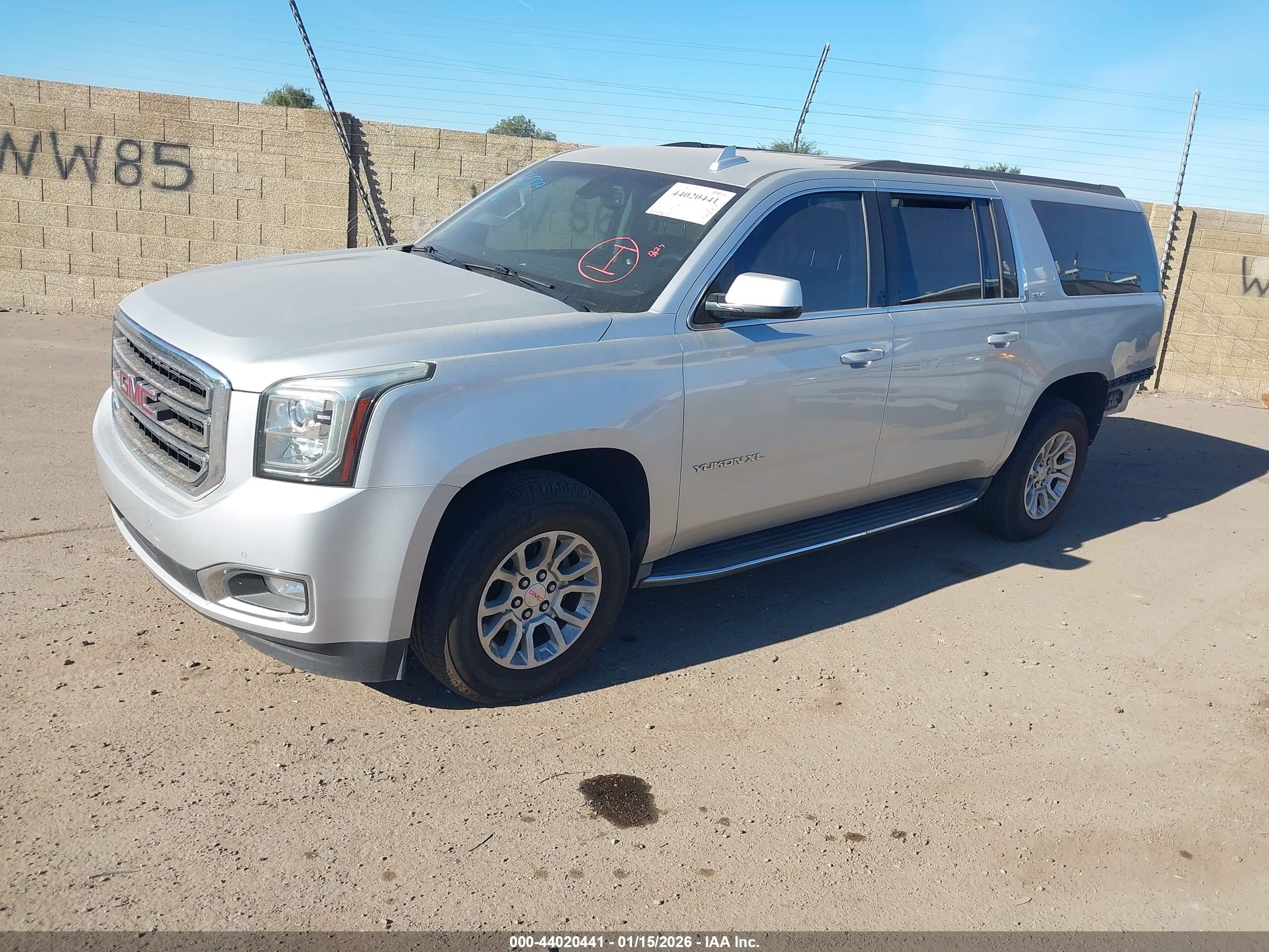 GMC YUKON image 2