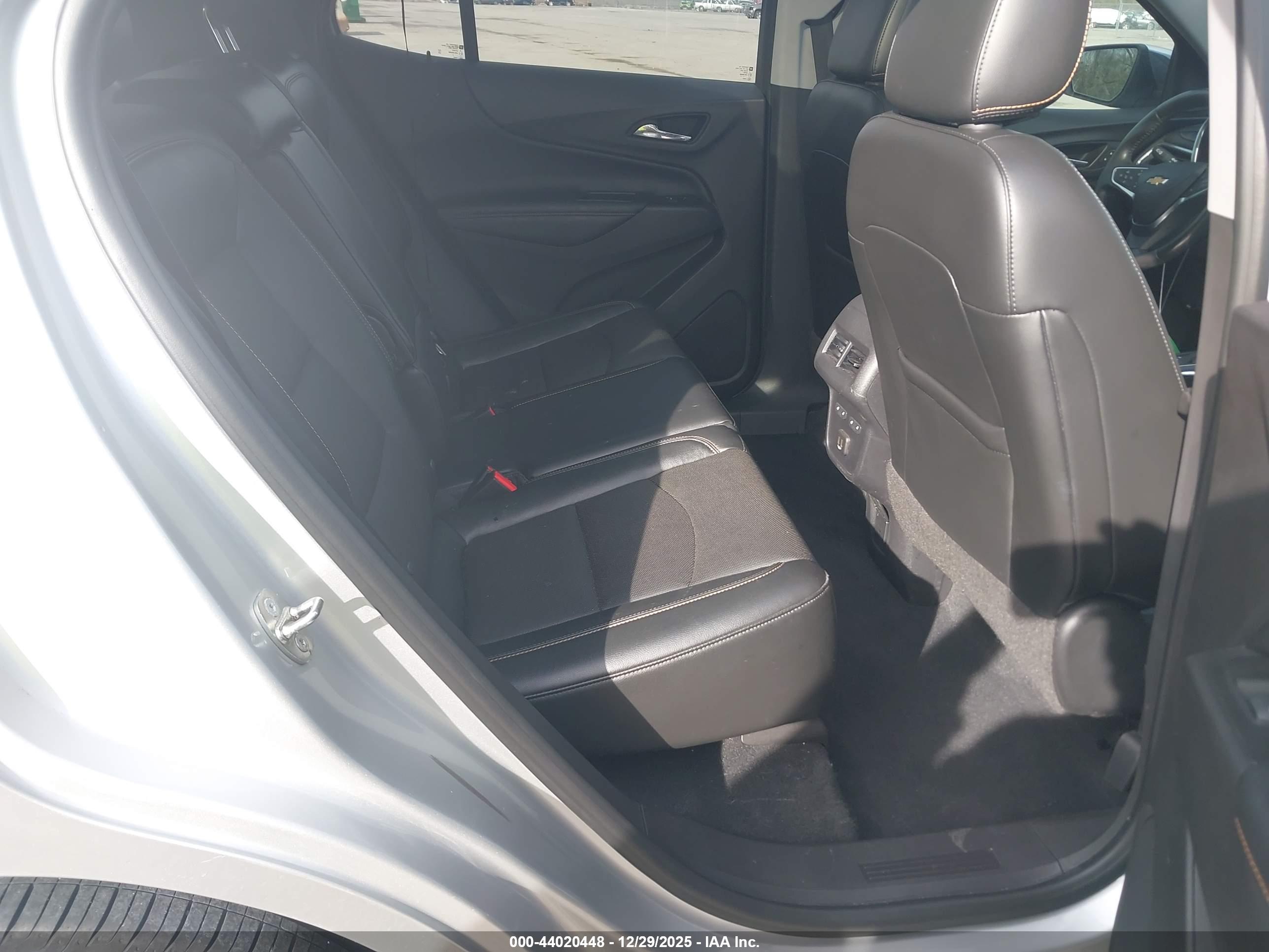 CHEVROLET EQUINOX image 8