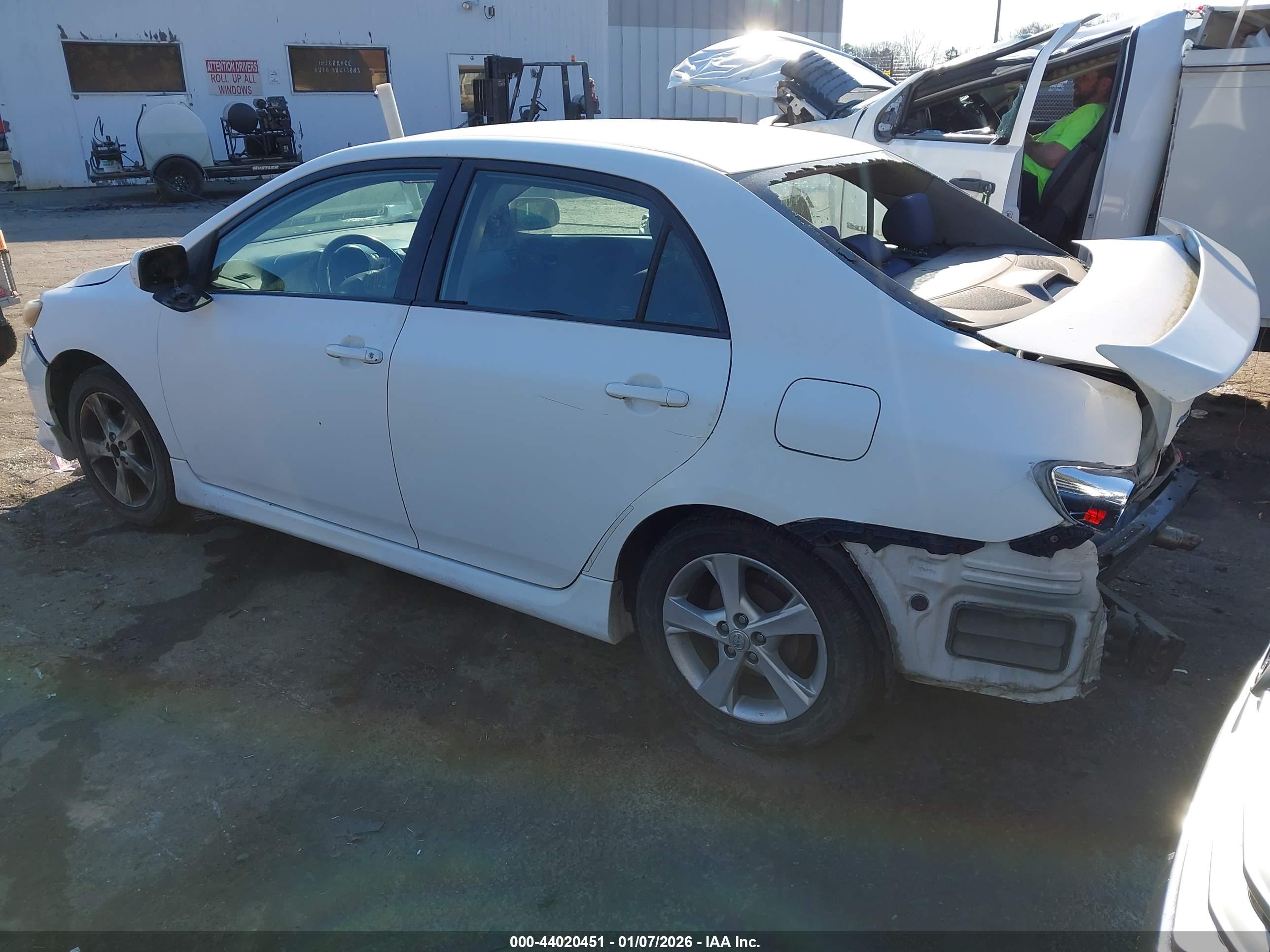 TOYOTA COROLLA image 3