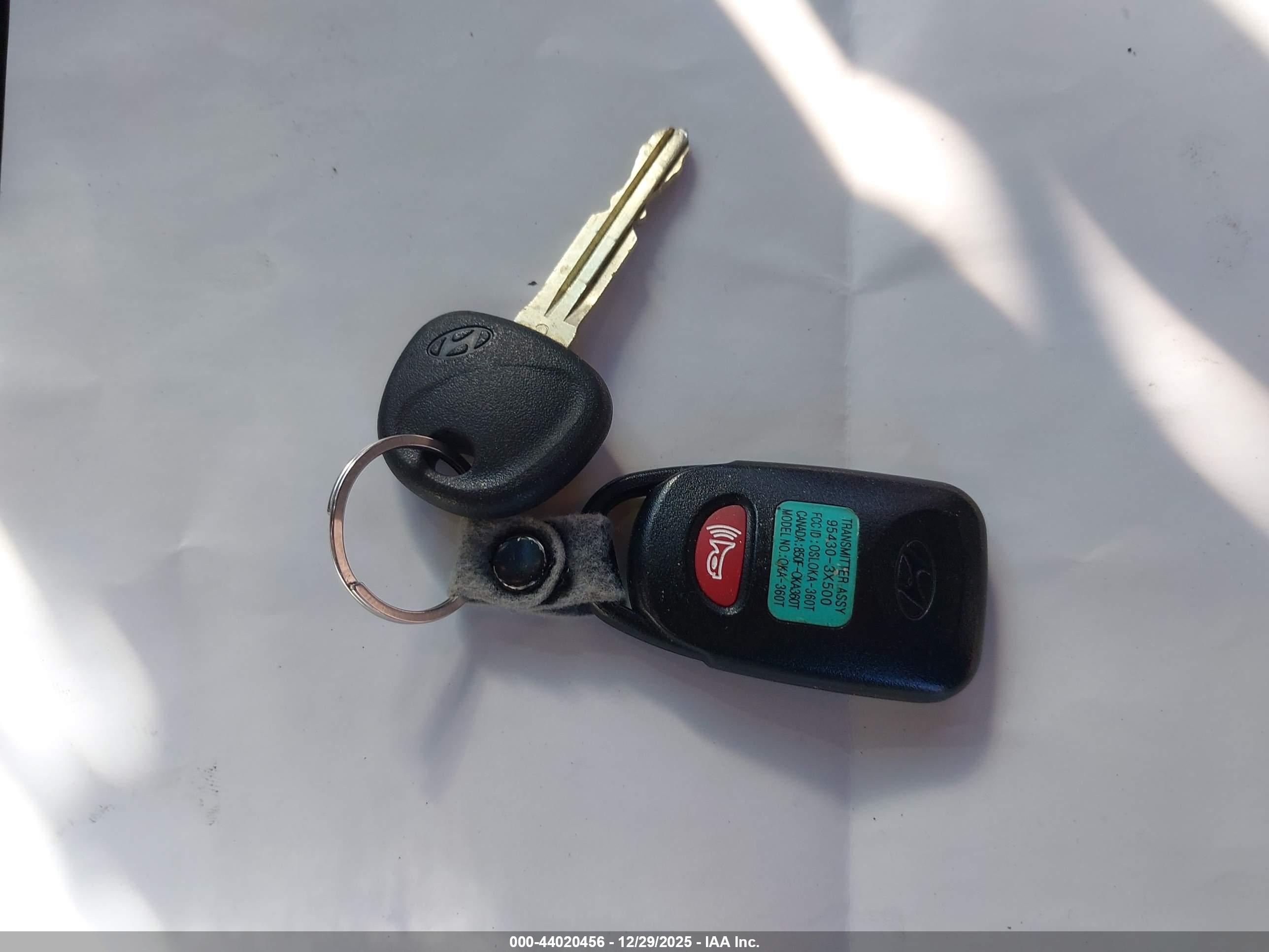 HYUNDAI ELANTRA image 11