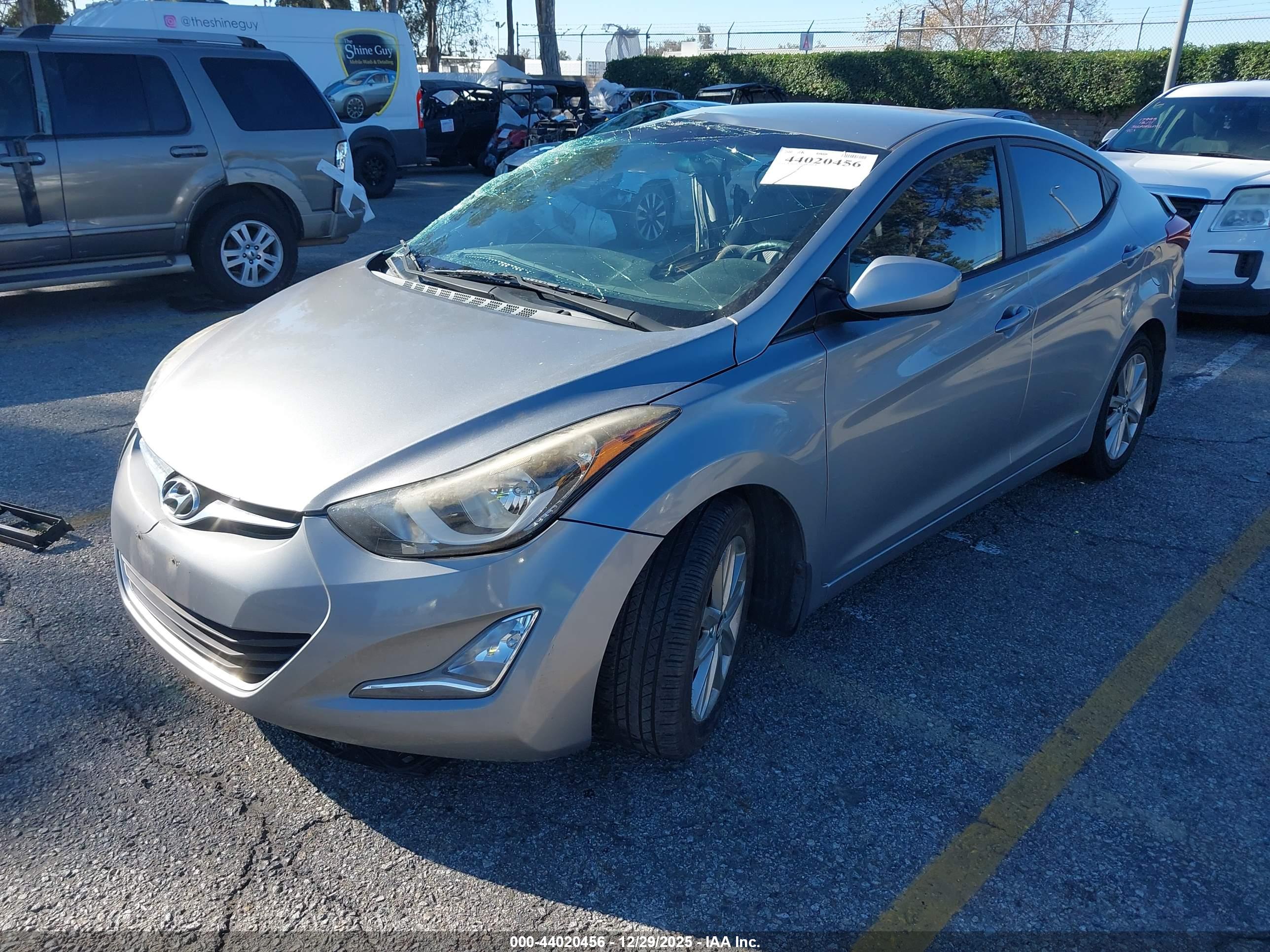 HYUNDAI ELANTRA image 2