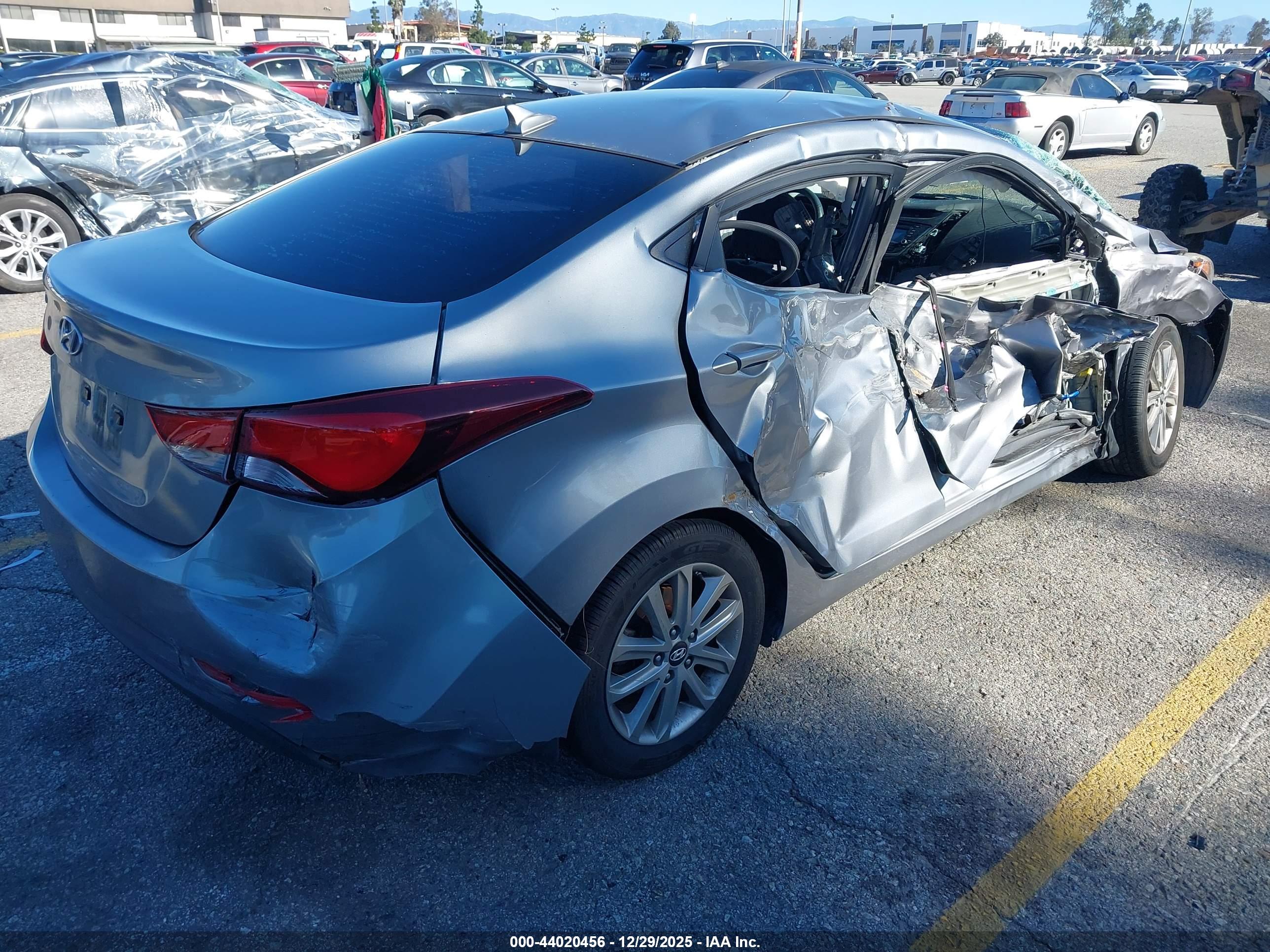 HYUNDAI ELANTRA image 4