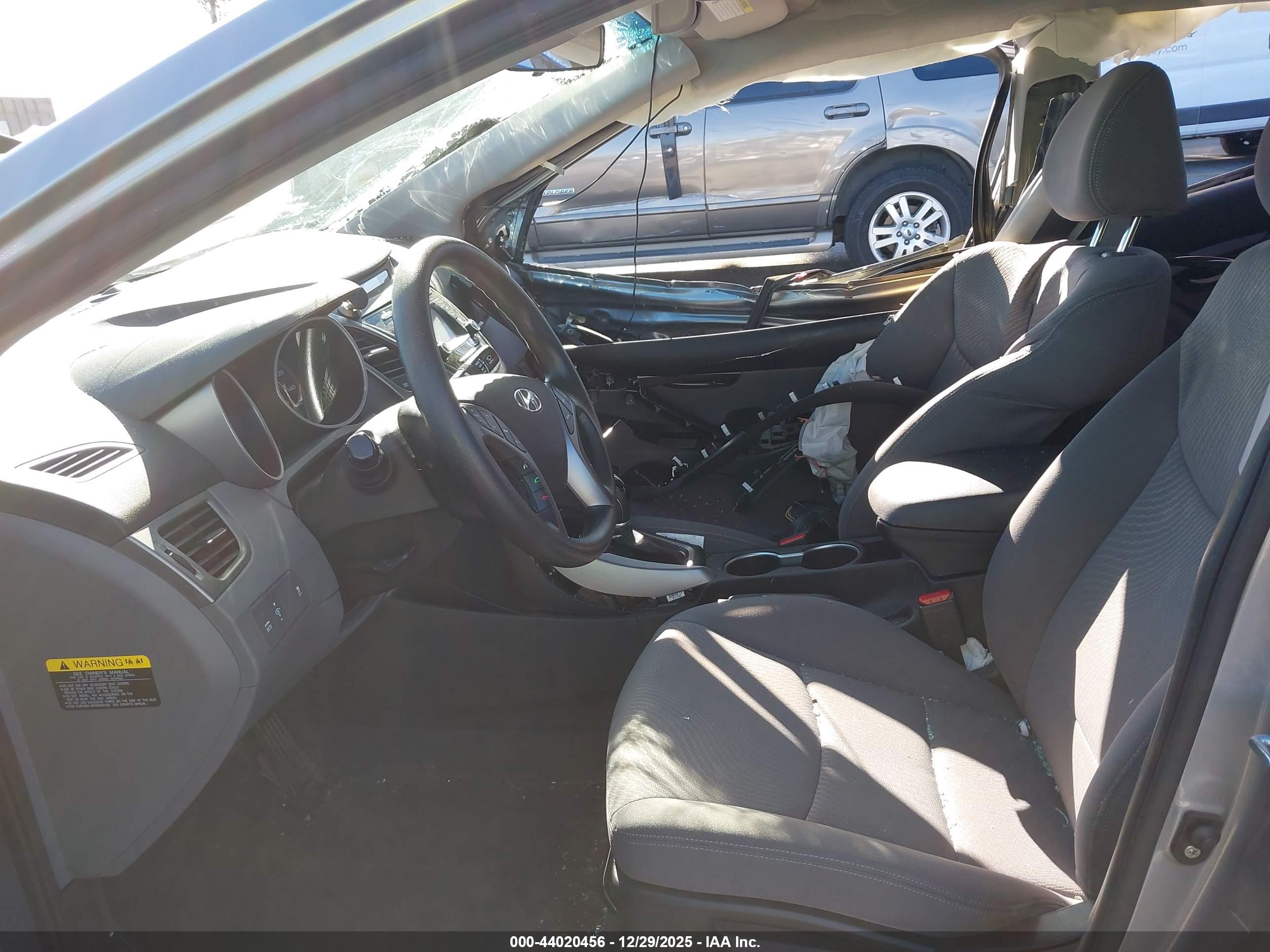 HYUNDAI ELANTRA image 5