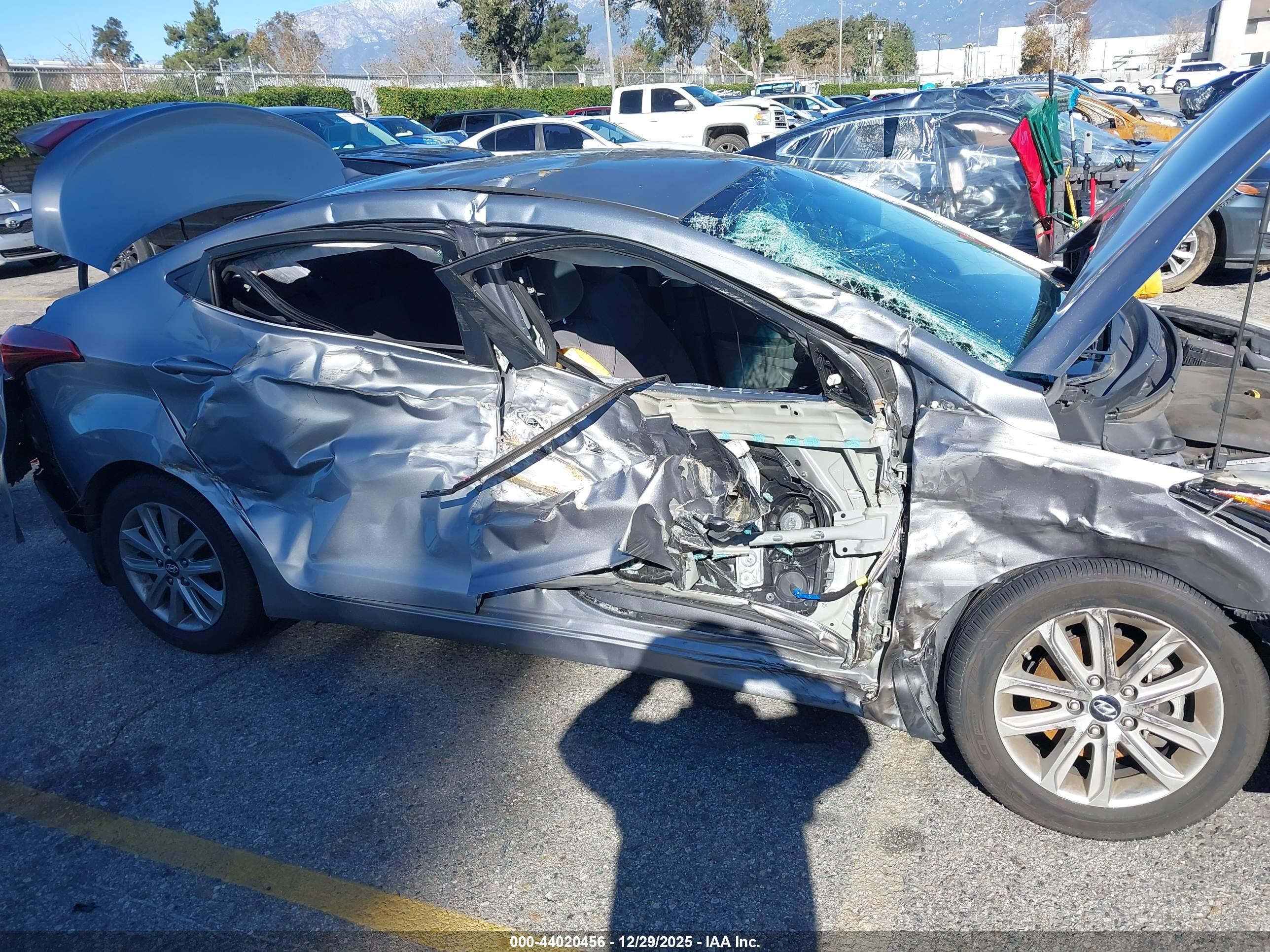 HYUNDAI ELANTRA image 6