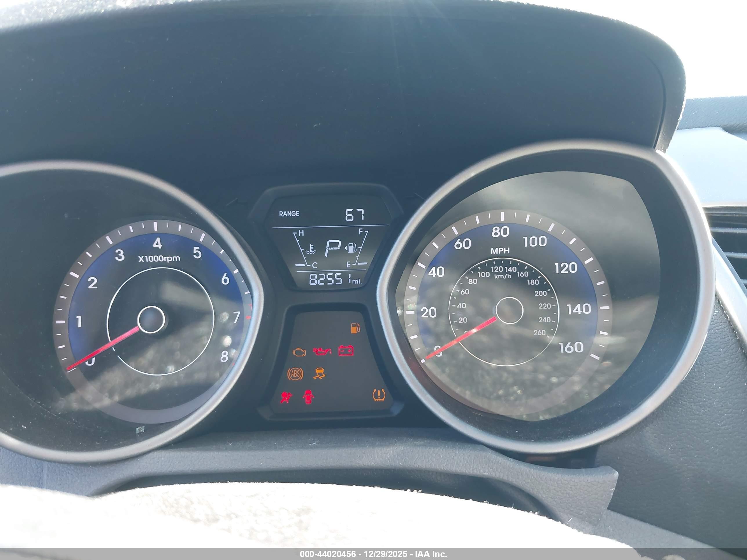 HYUNDAI ELANTRA image 7