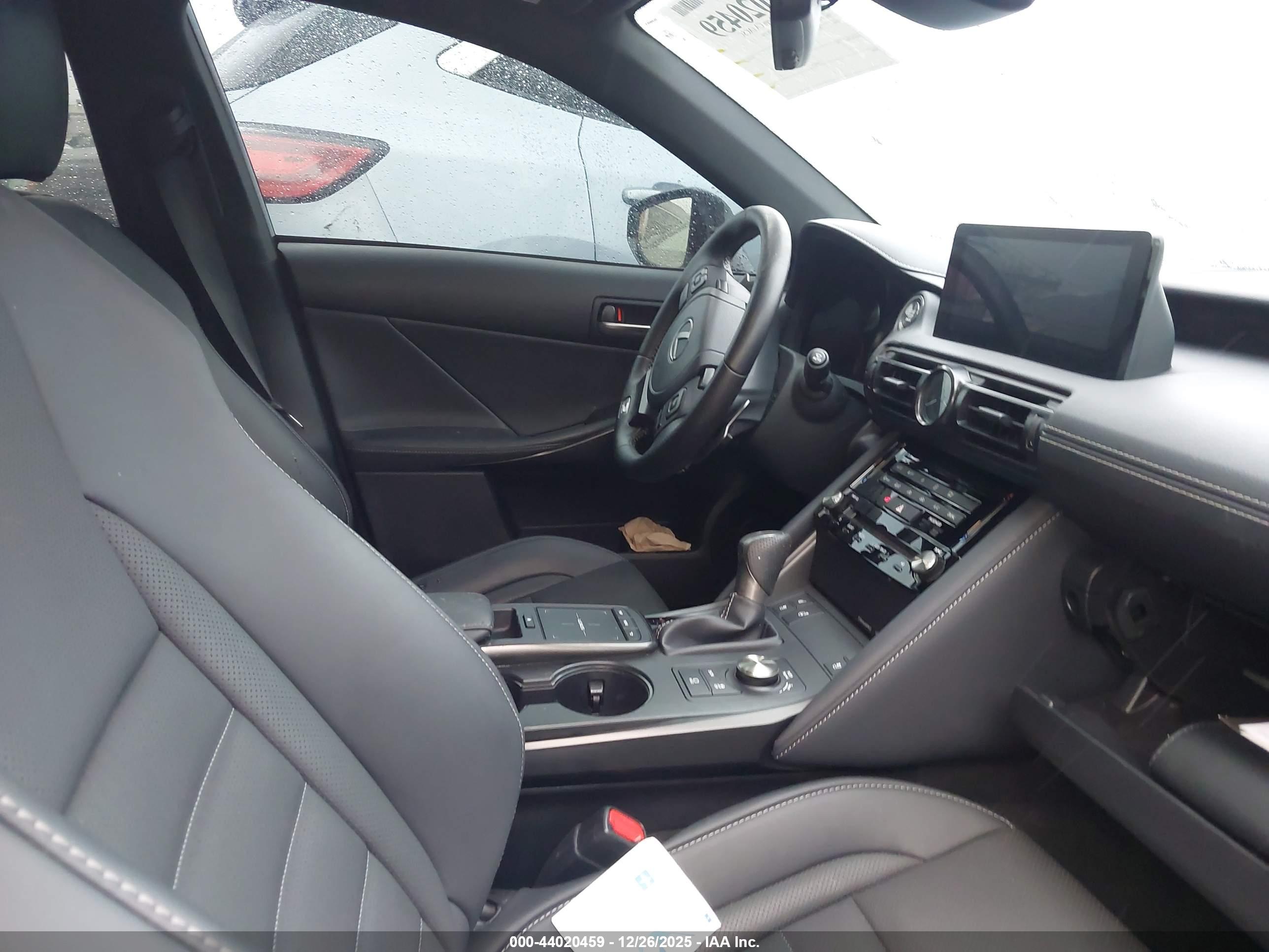 LEXUS IS image 5
