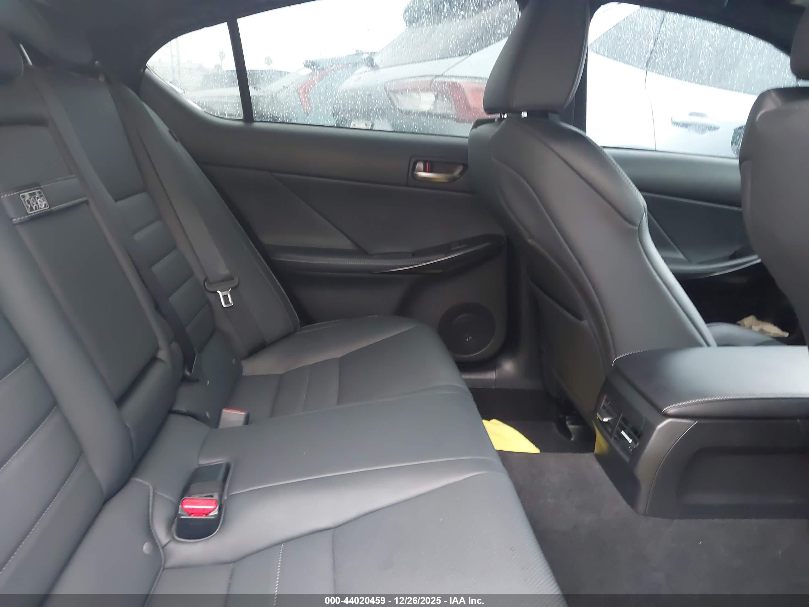 LEXUS IS image 8