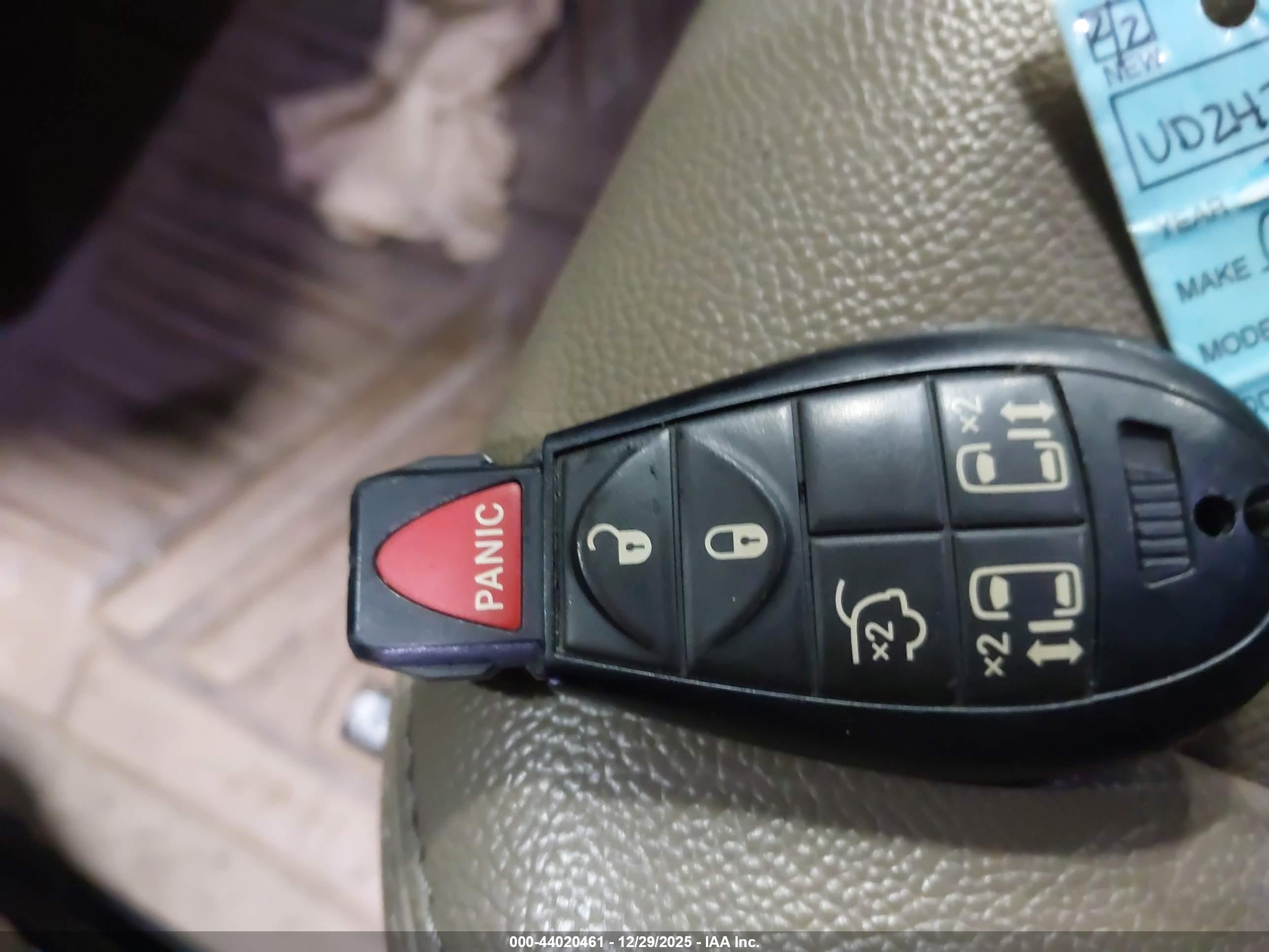 CHRYSLER TOWN image 11