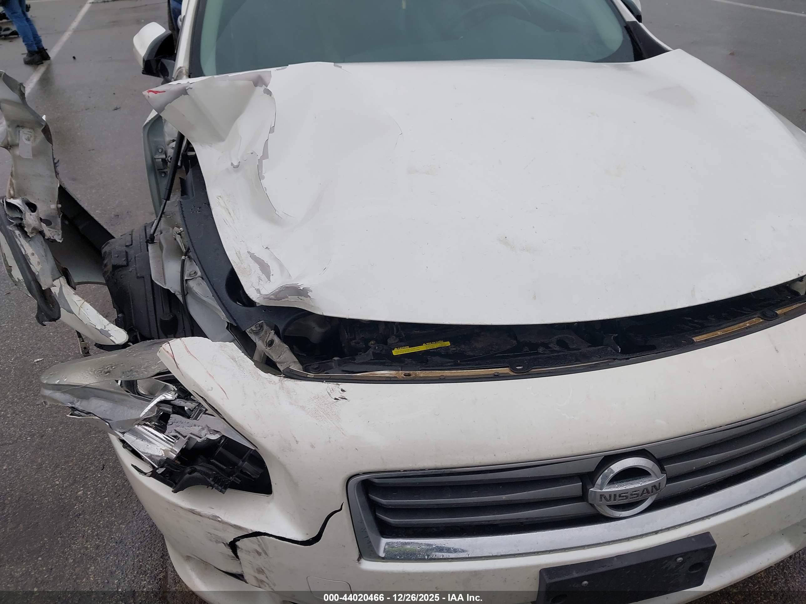 NISSAN MAXIMA image 6
