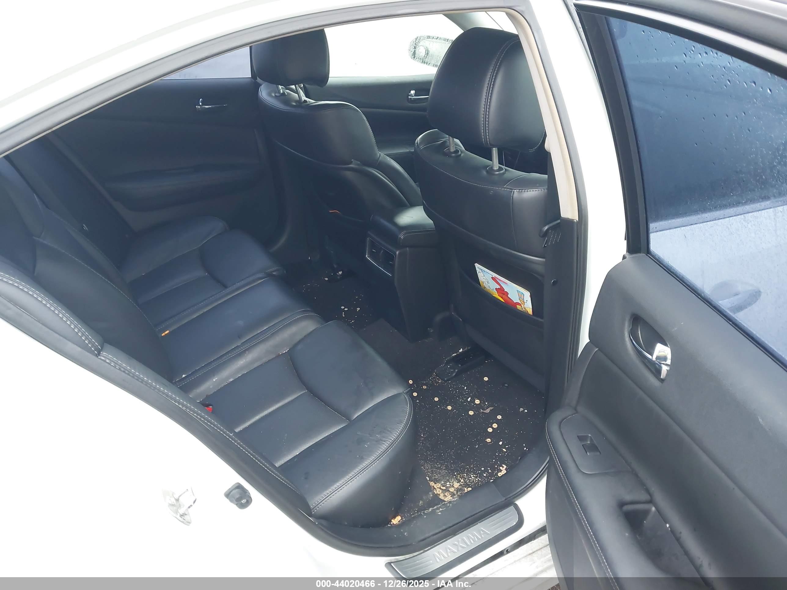 NISSAN MAXIMA image 8