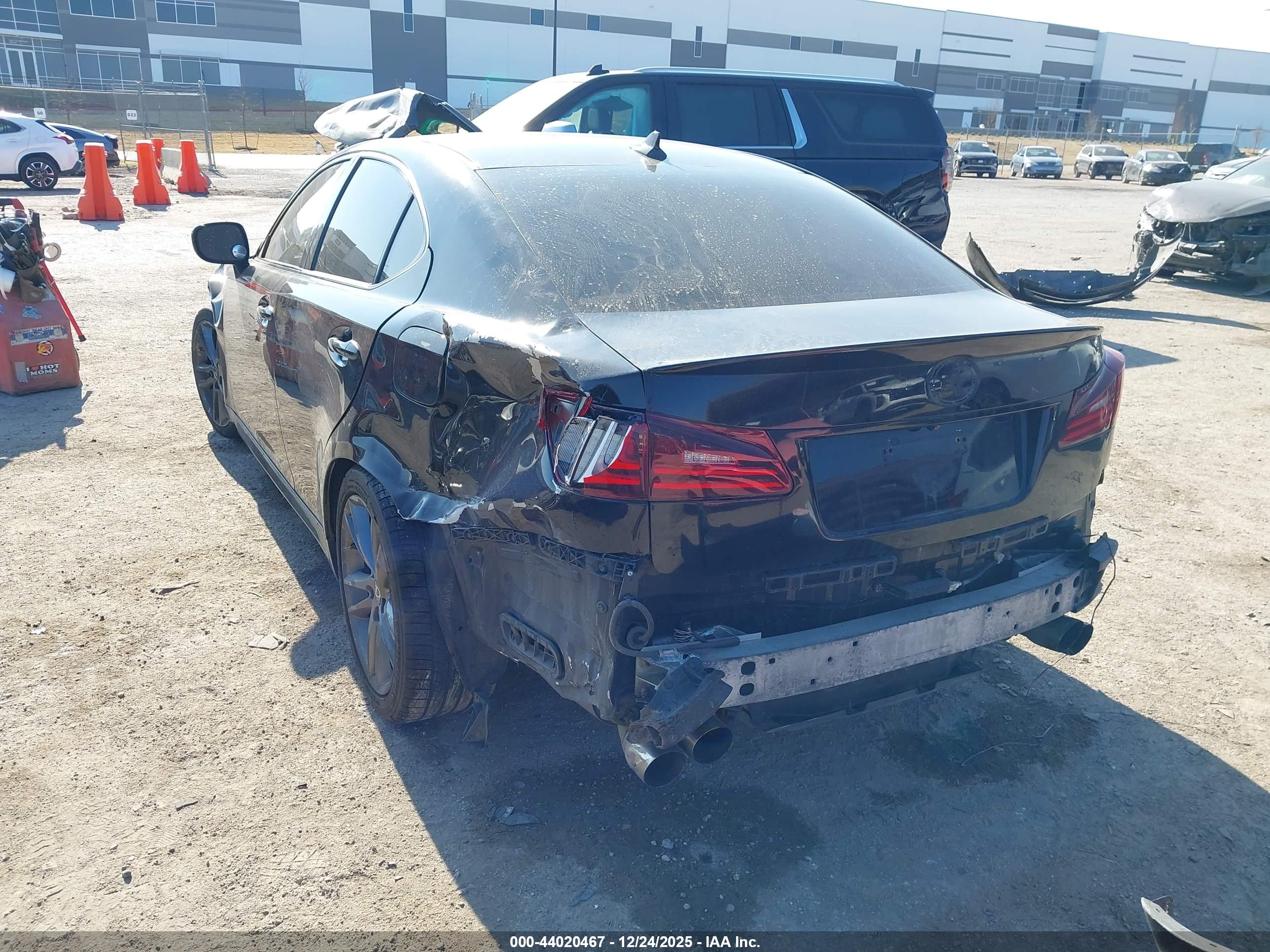 LEXUS IS image 3