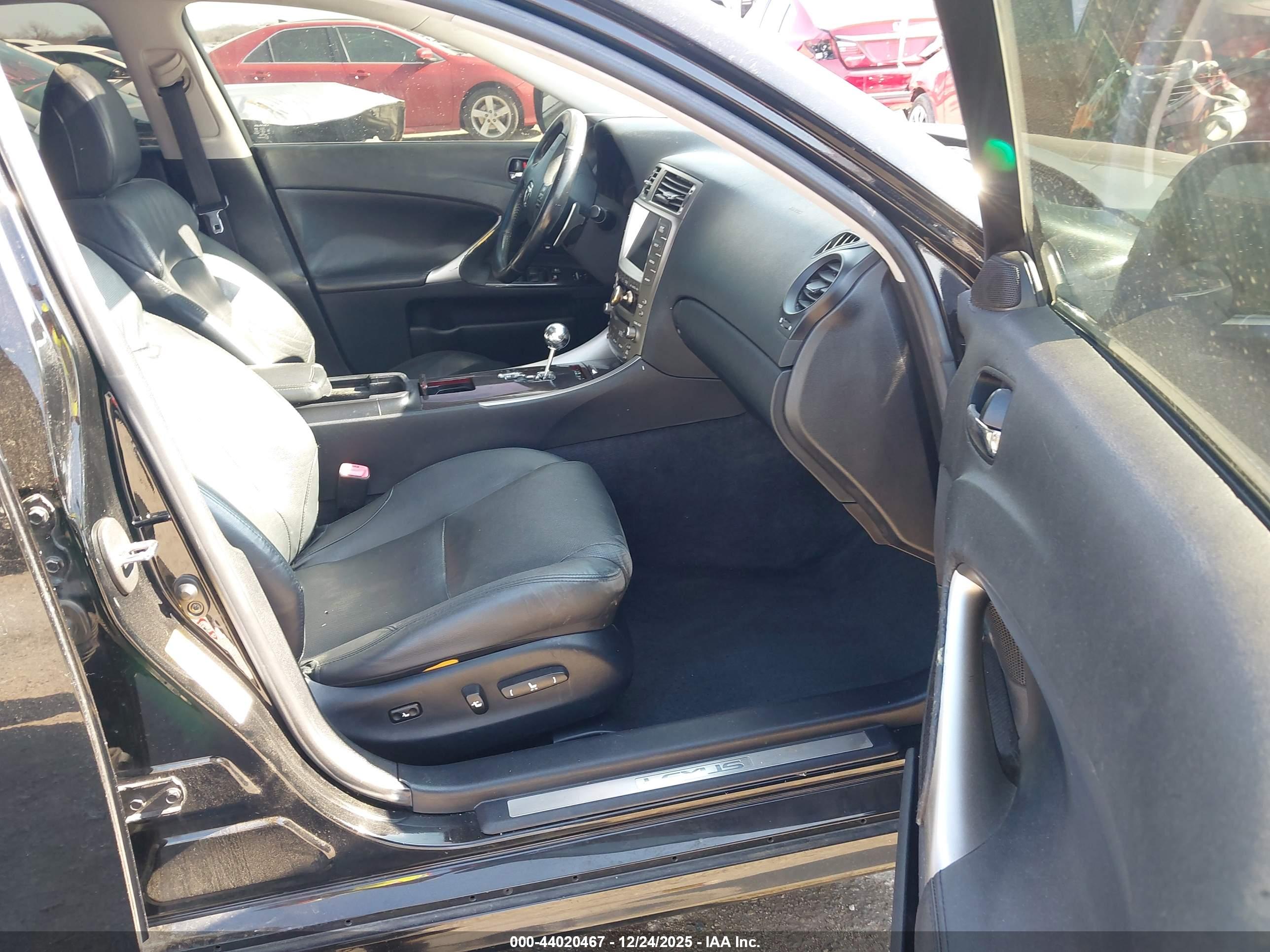 LEXUS IS image 5