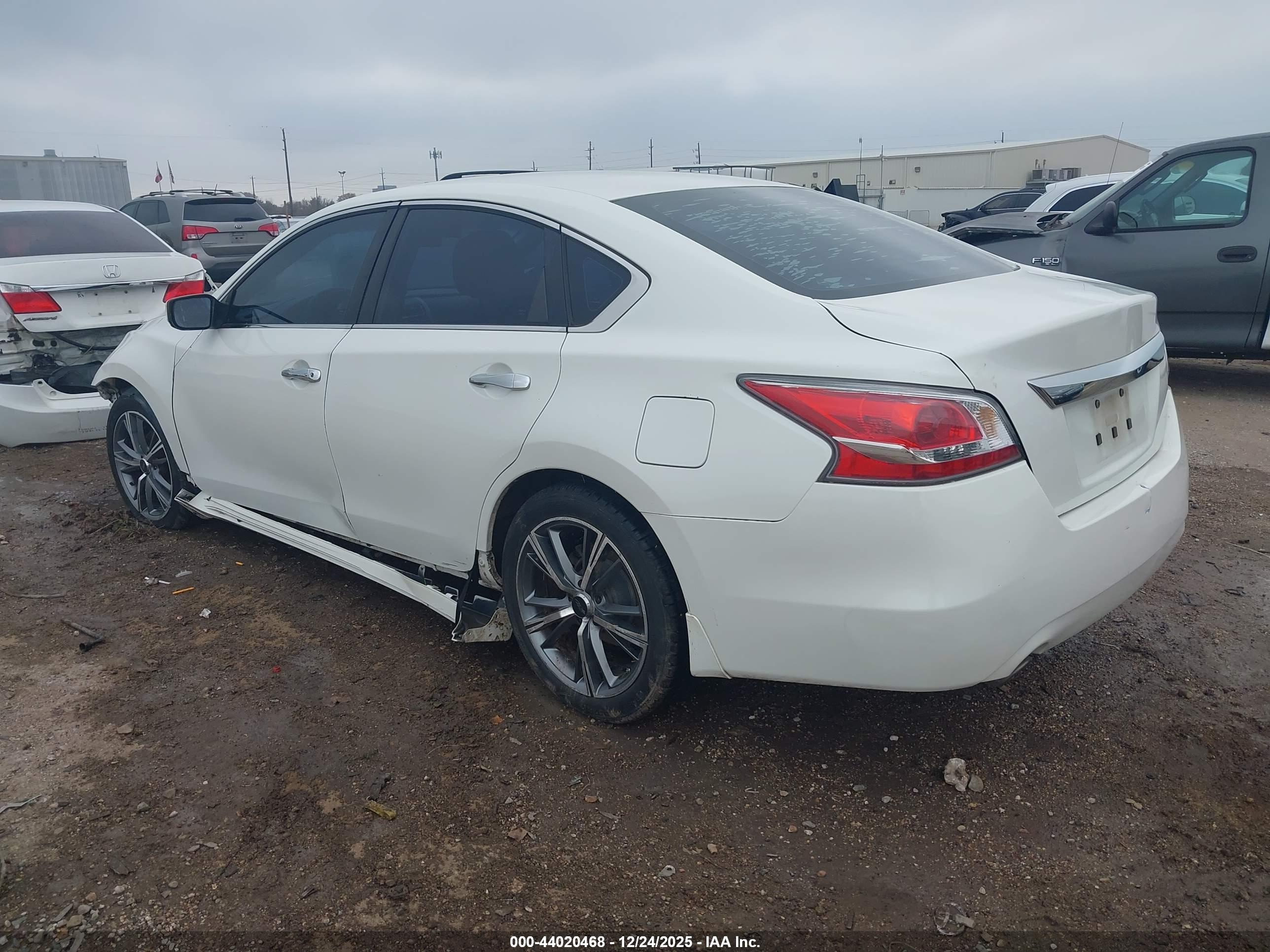 NISSAN ALTIMA image 3