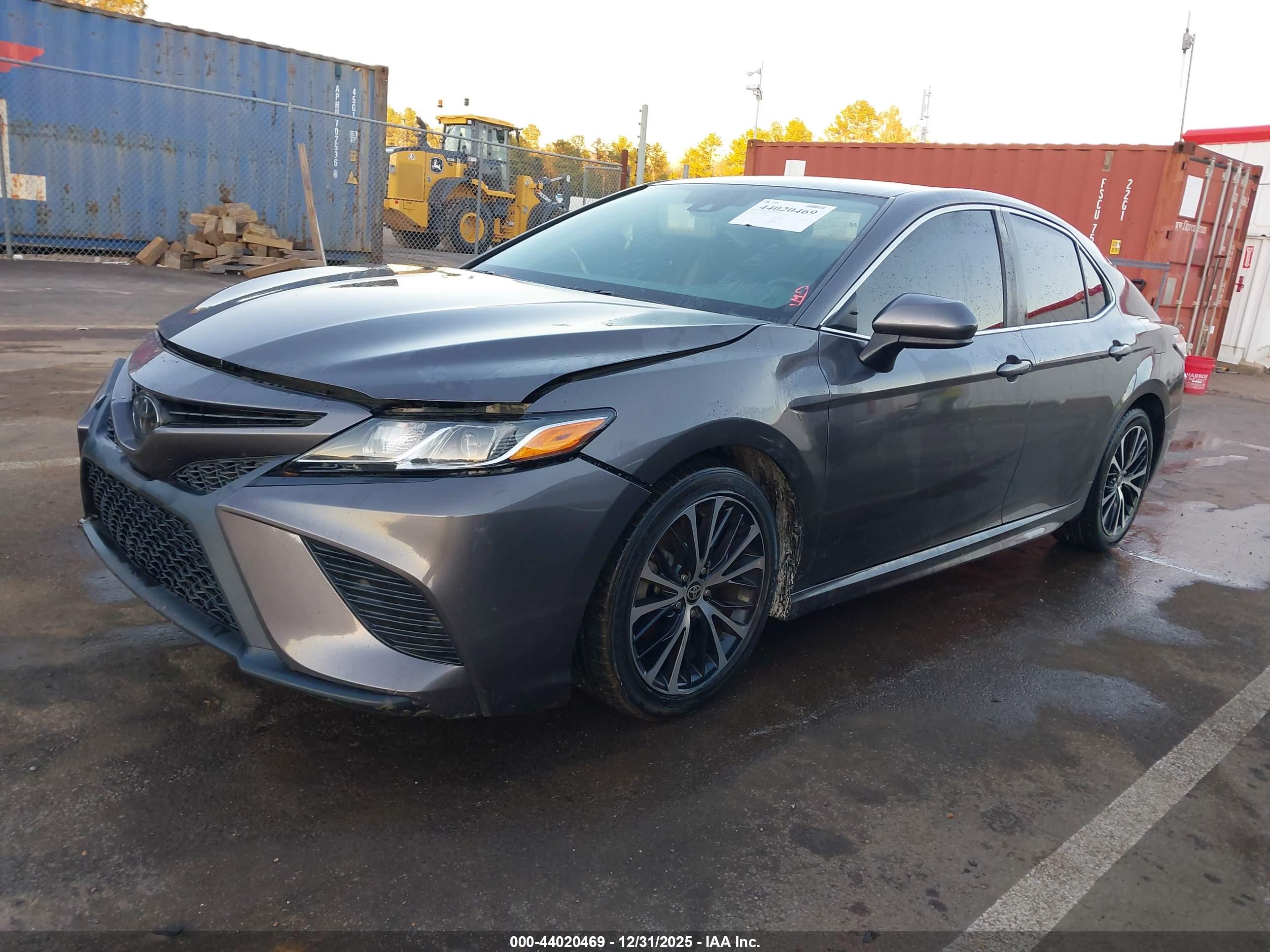 TOYOTA CAMRY image 2