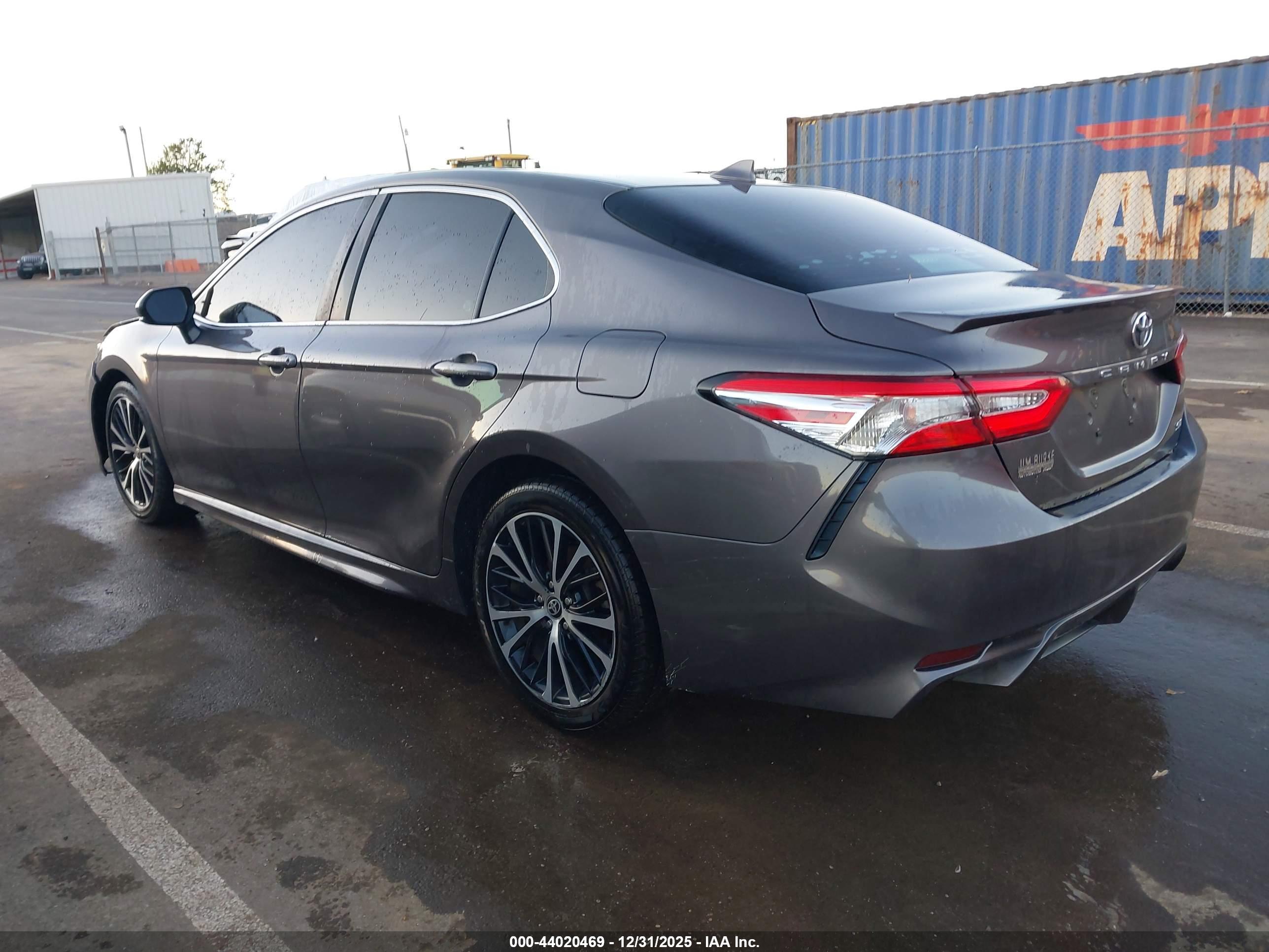 TOYOTA CAMRY image 3