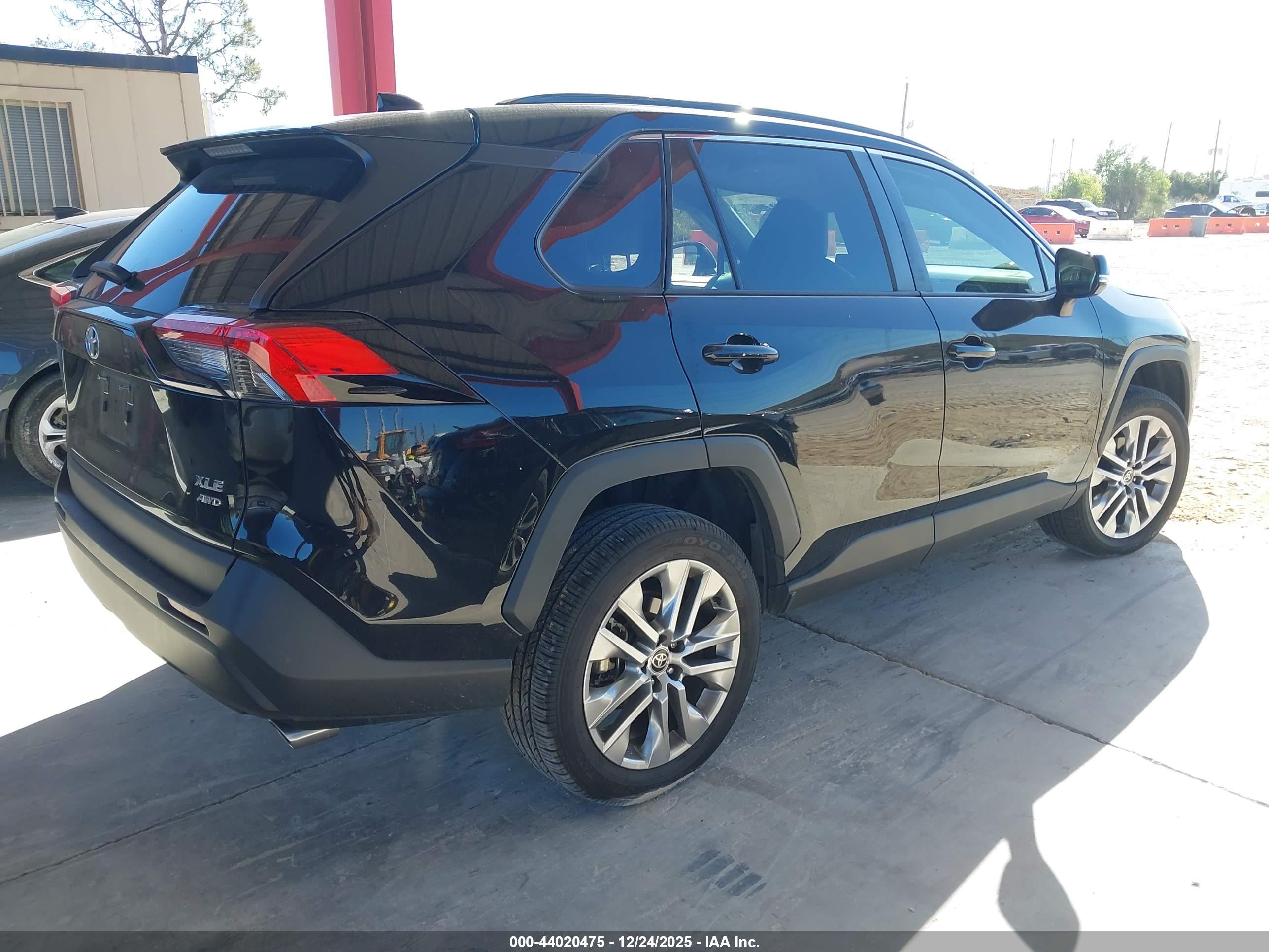 TOYOTA RAV4 image 4