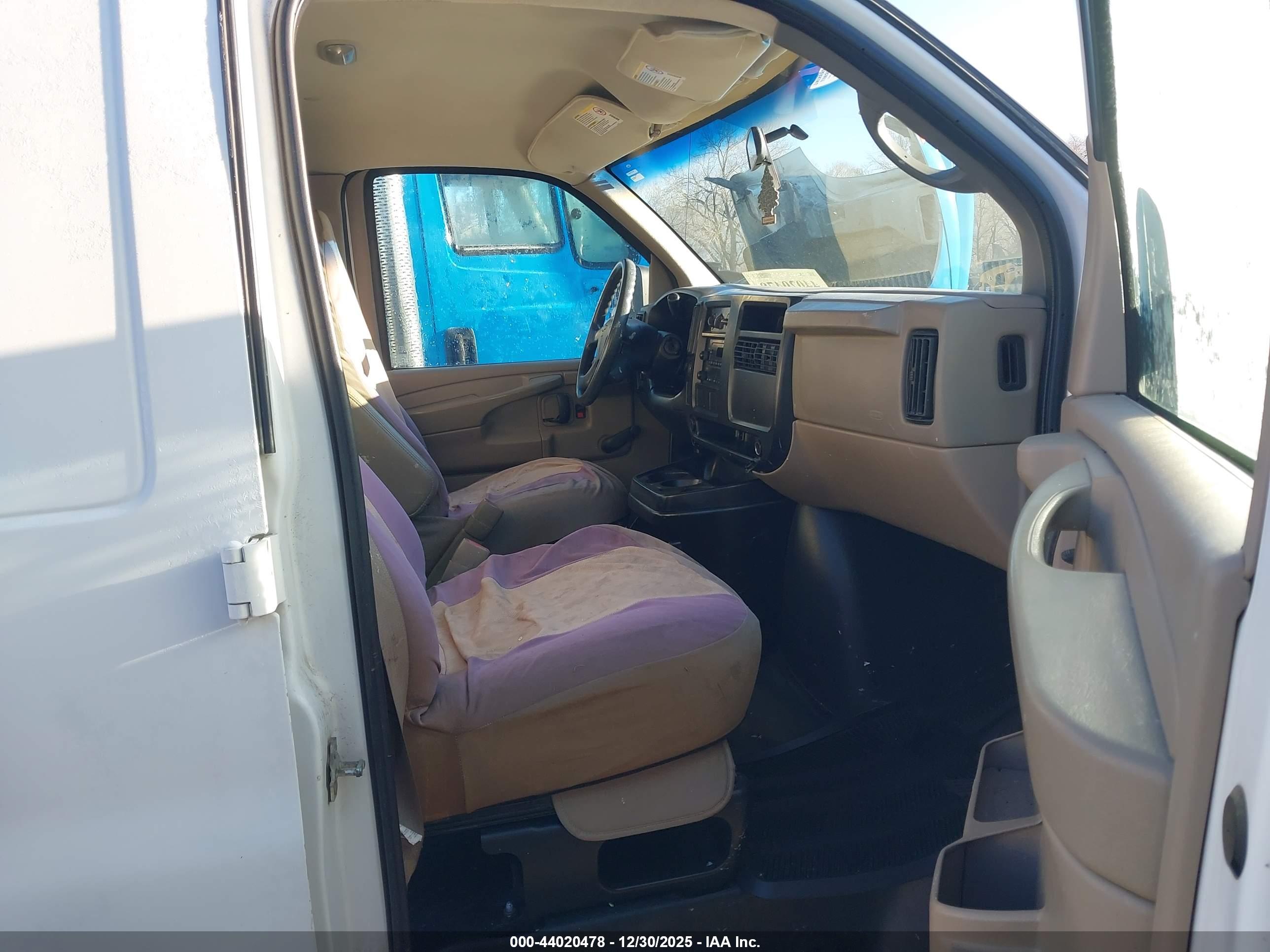 CHEVROLET EXPRESS image 5