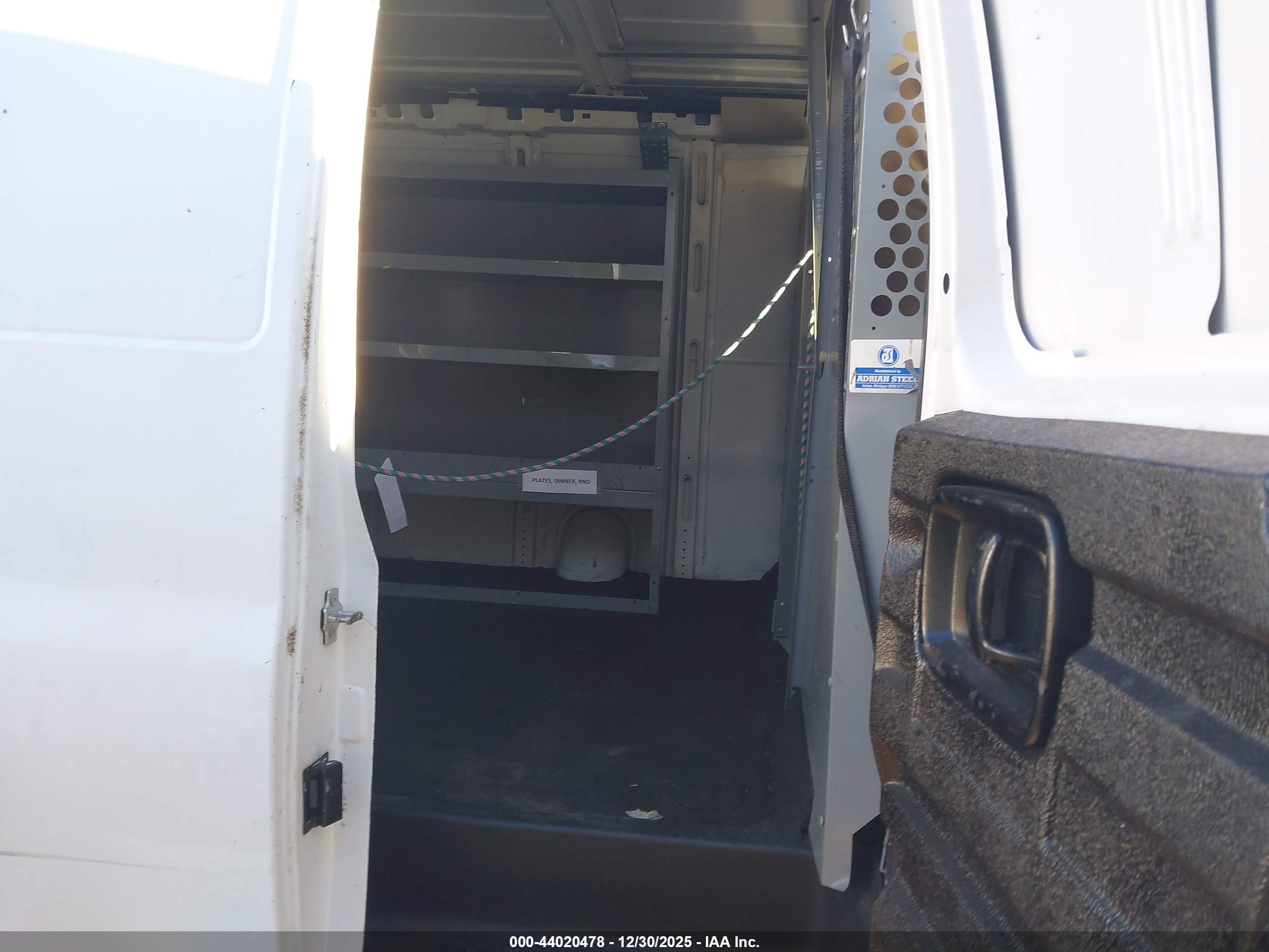 CHEVROLET EXPRESS image 8
