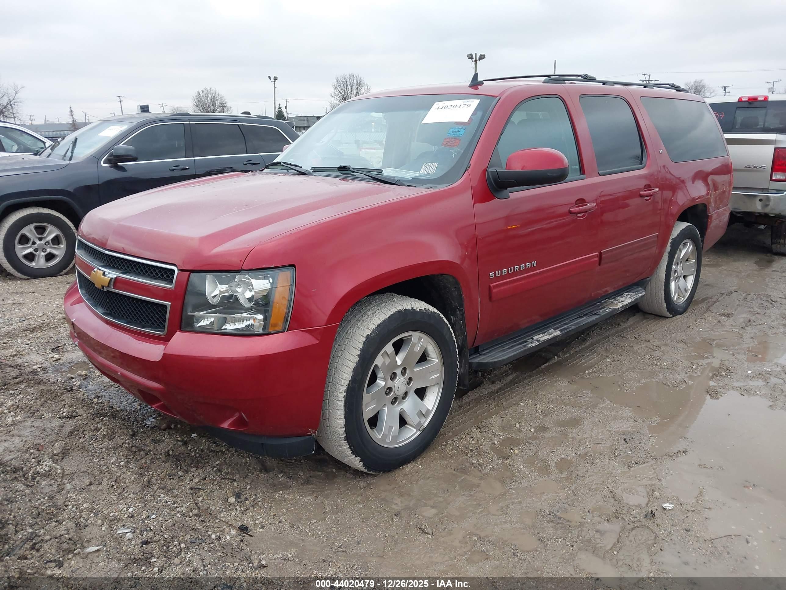 CHEVROLET SUBURBAN image 2