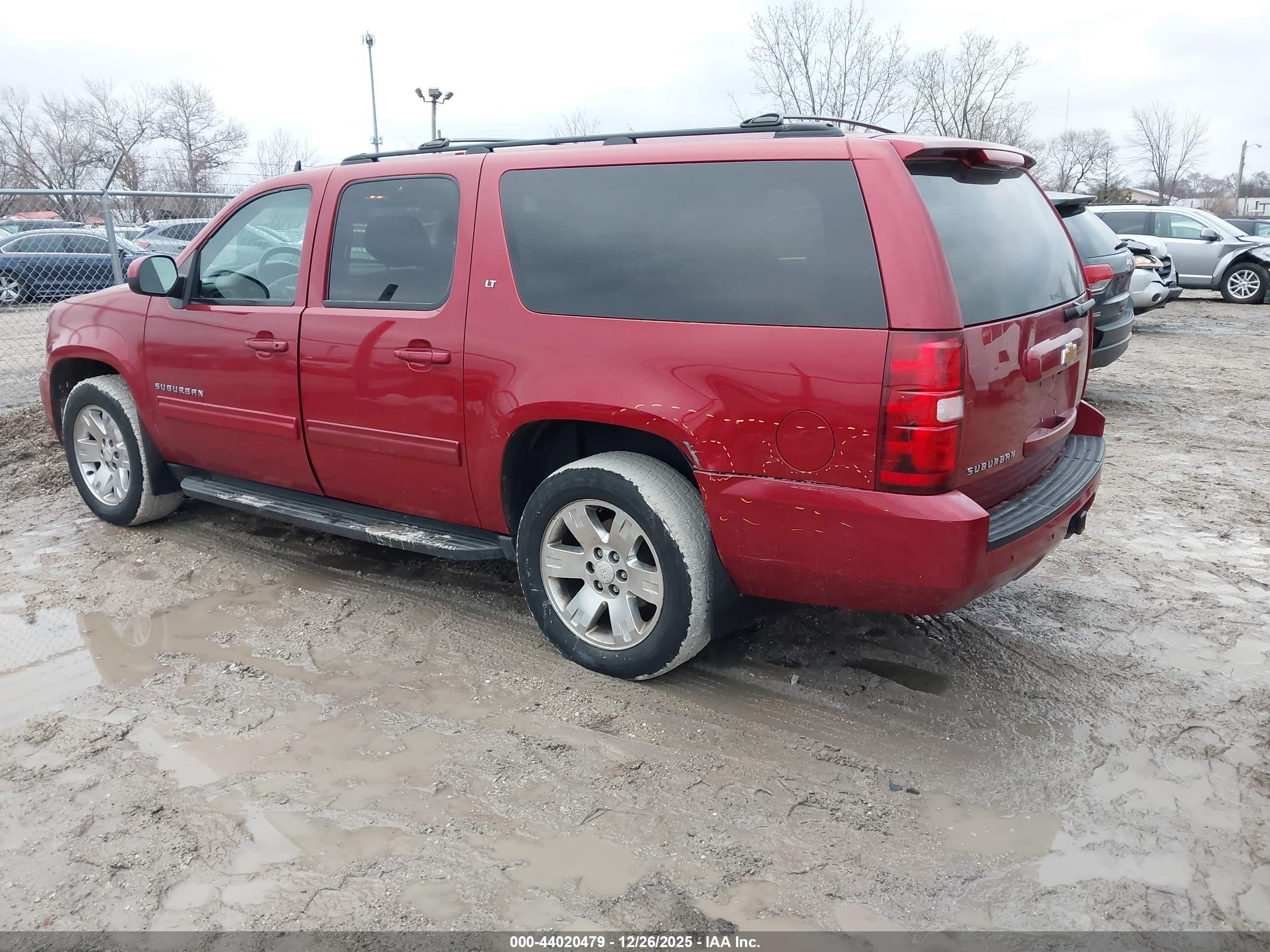 CHEVROLET SUBURBAN image 3
