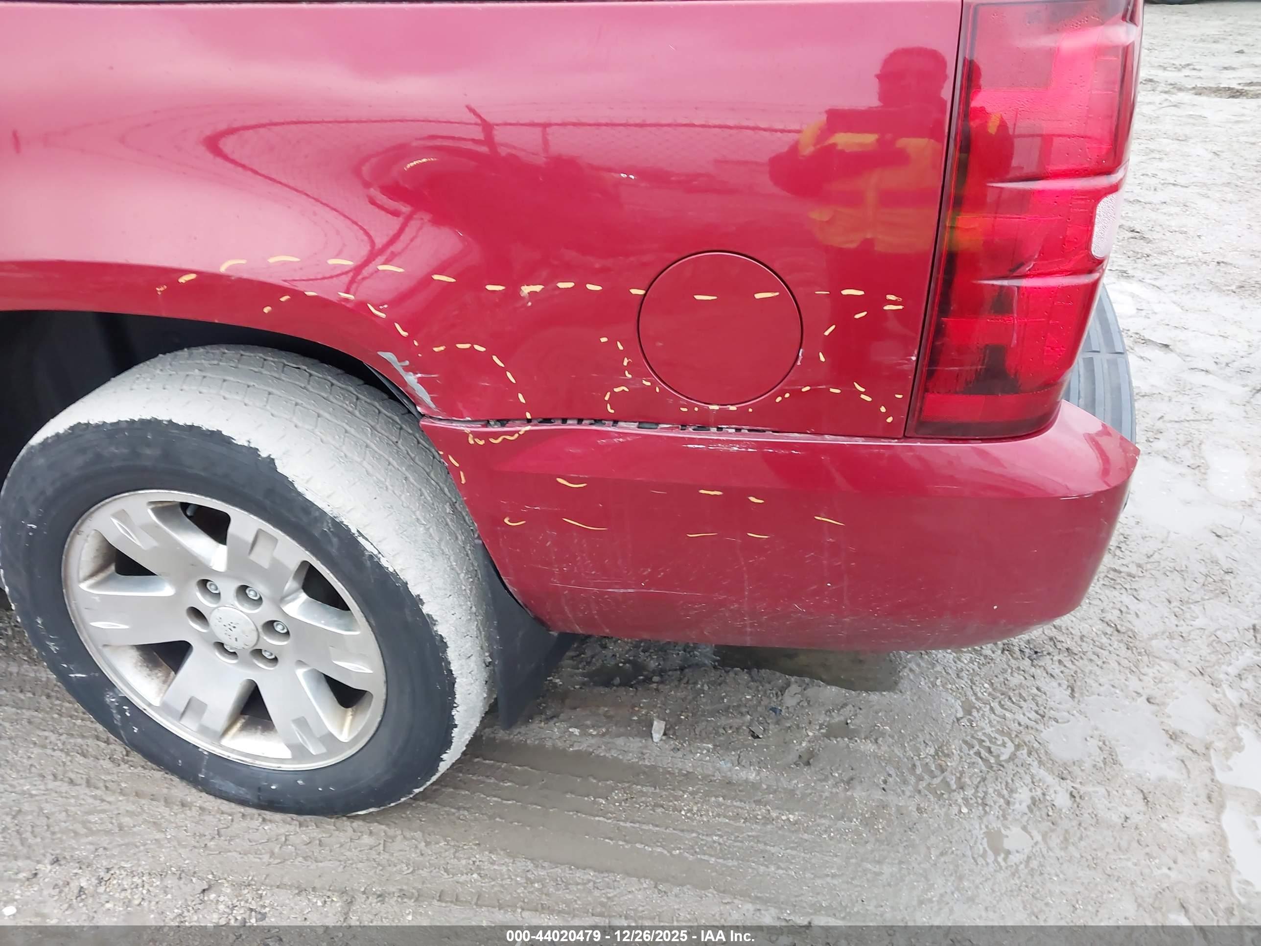 CHEVROLET SUBURBAN image 6