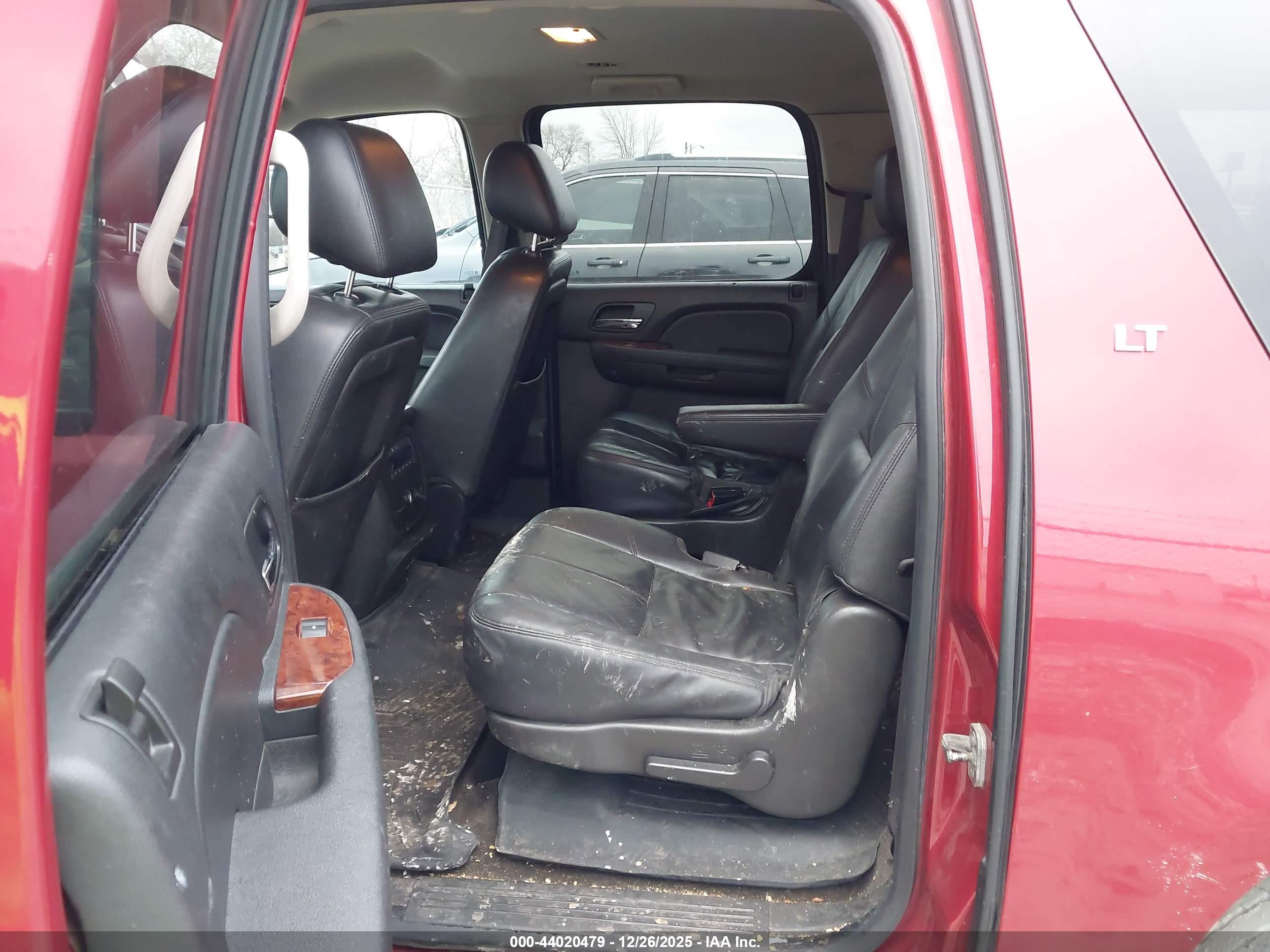 CHEVROLET SUBURBAN image 8