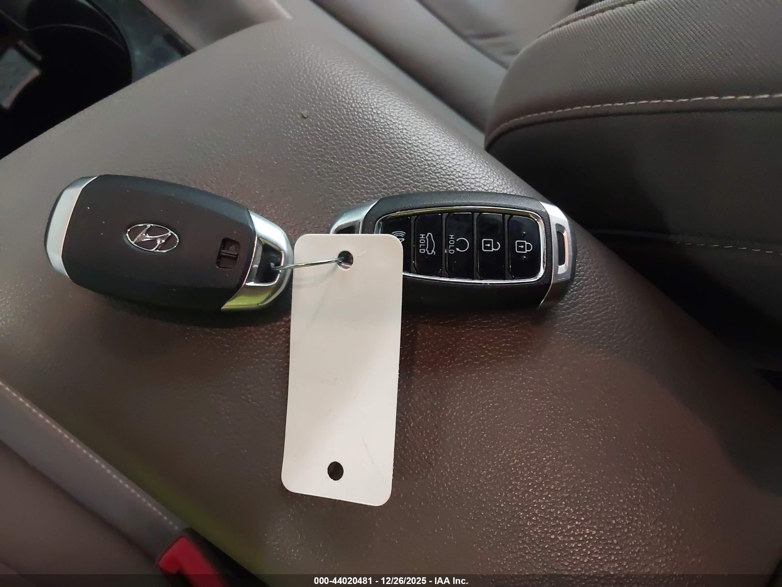 HYUNDAI ELANTRA image 11