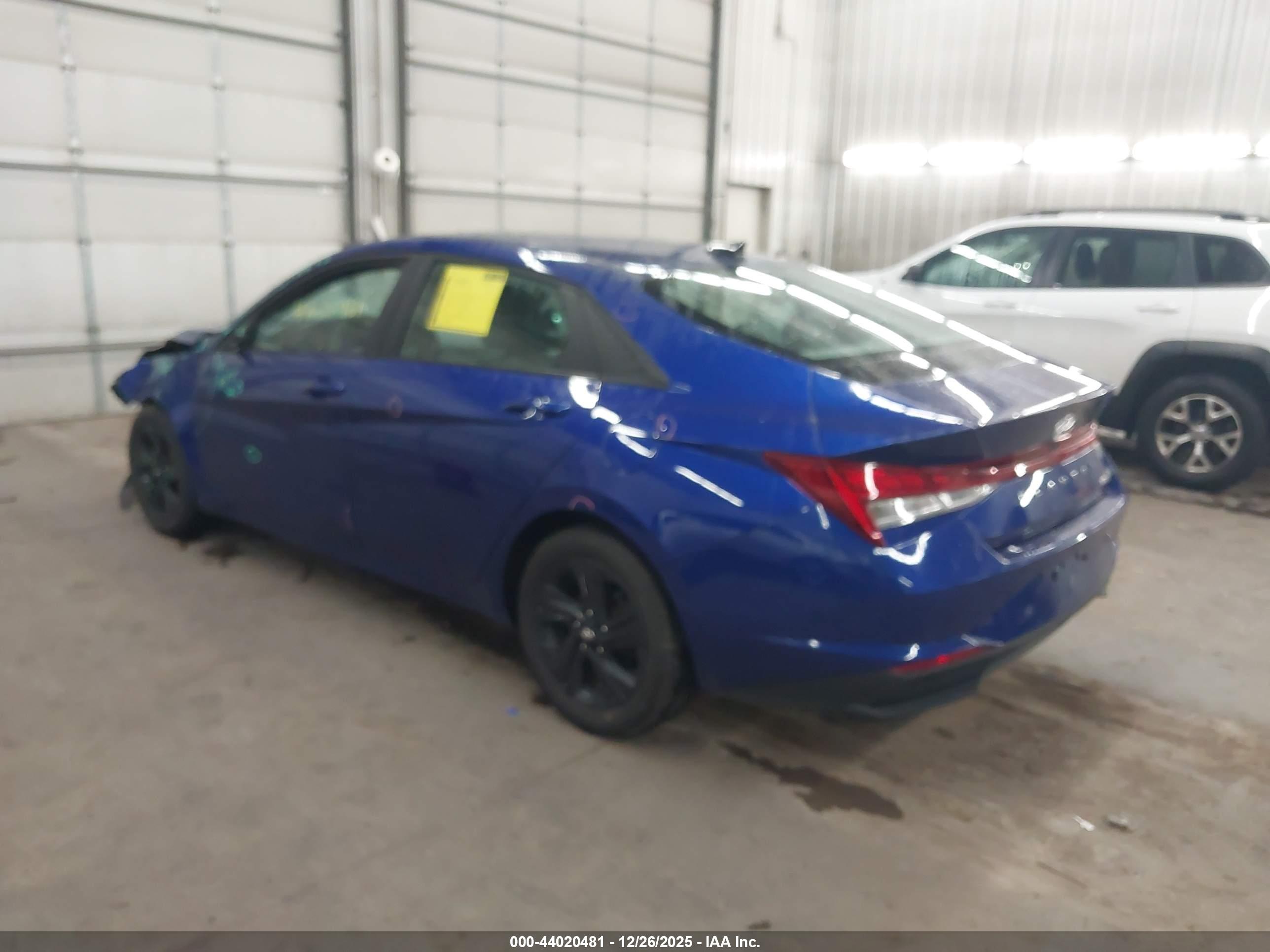 HYUNDAI ELANTRA image 3