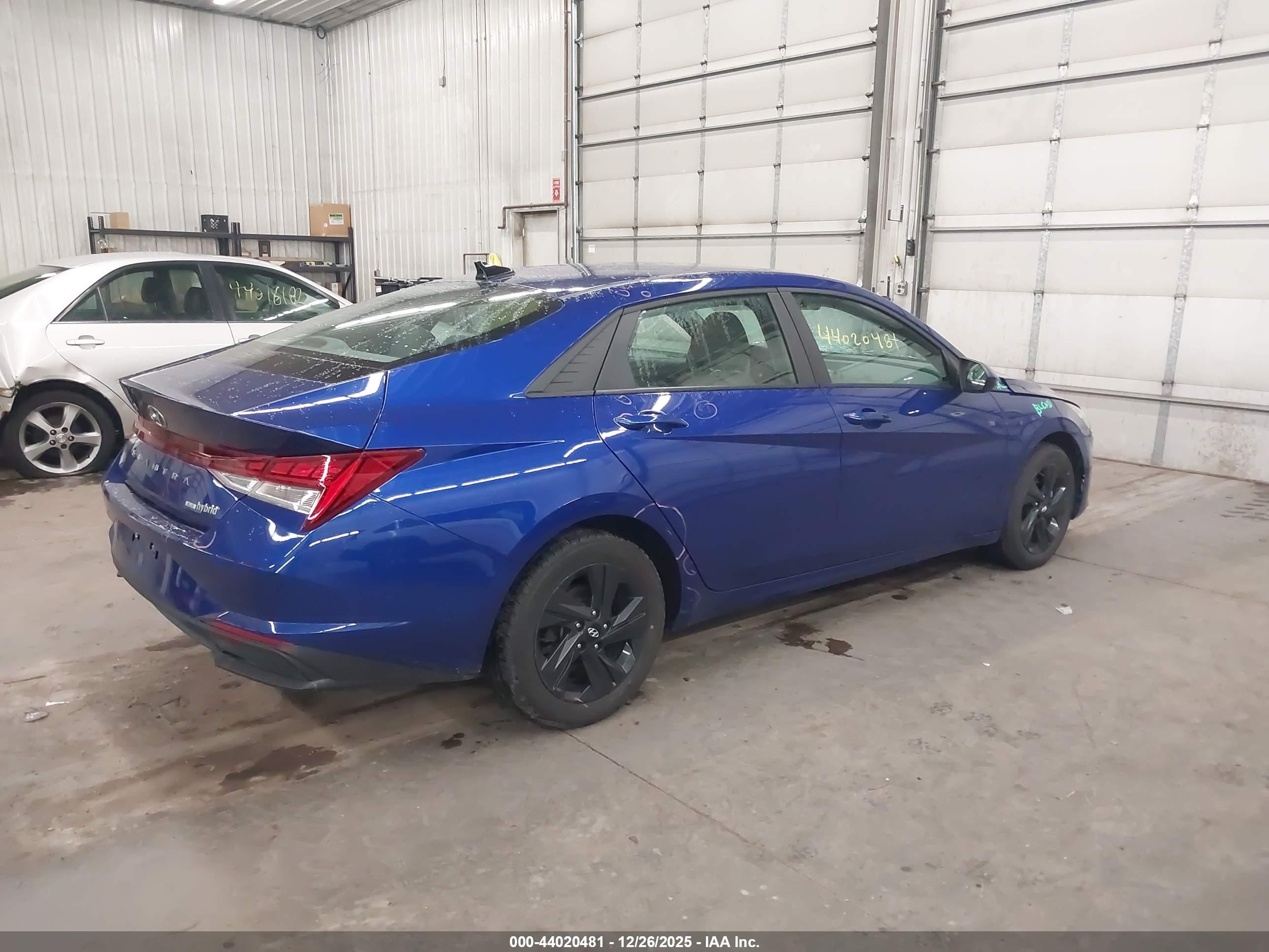 HYUNDAI ELANTRA image 4