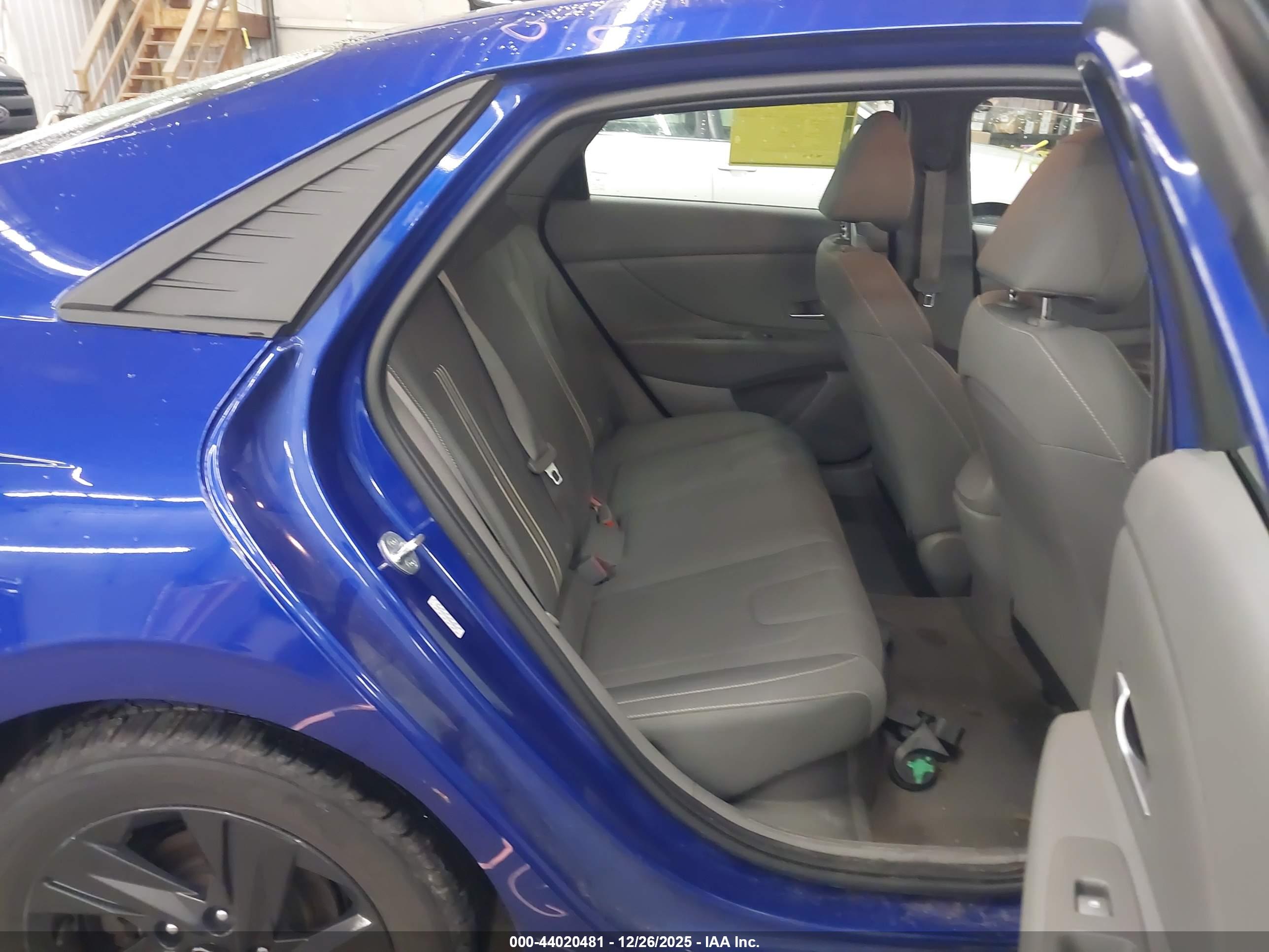 HYUNDAI ELANTRA image 8