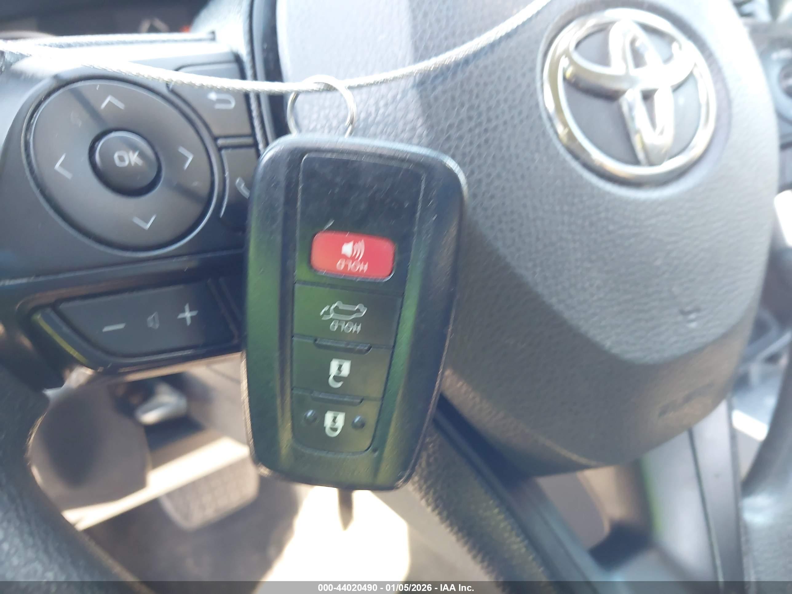 TOYOTA RAV4 image 11