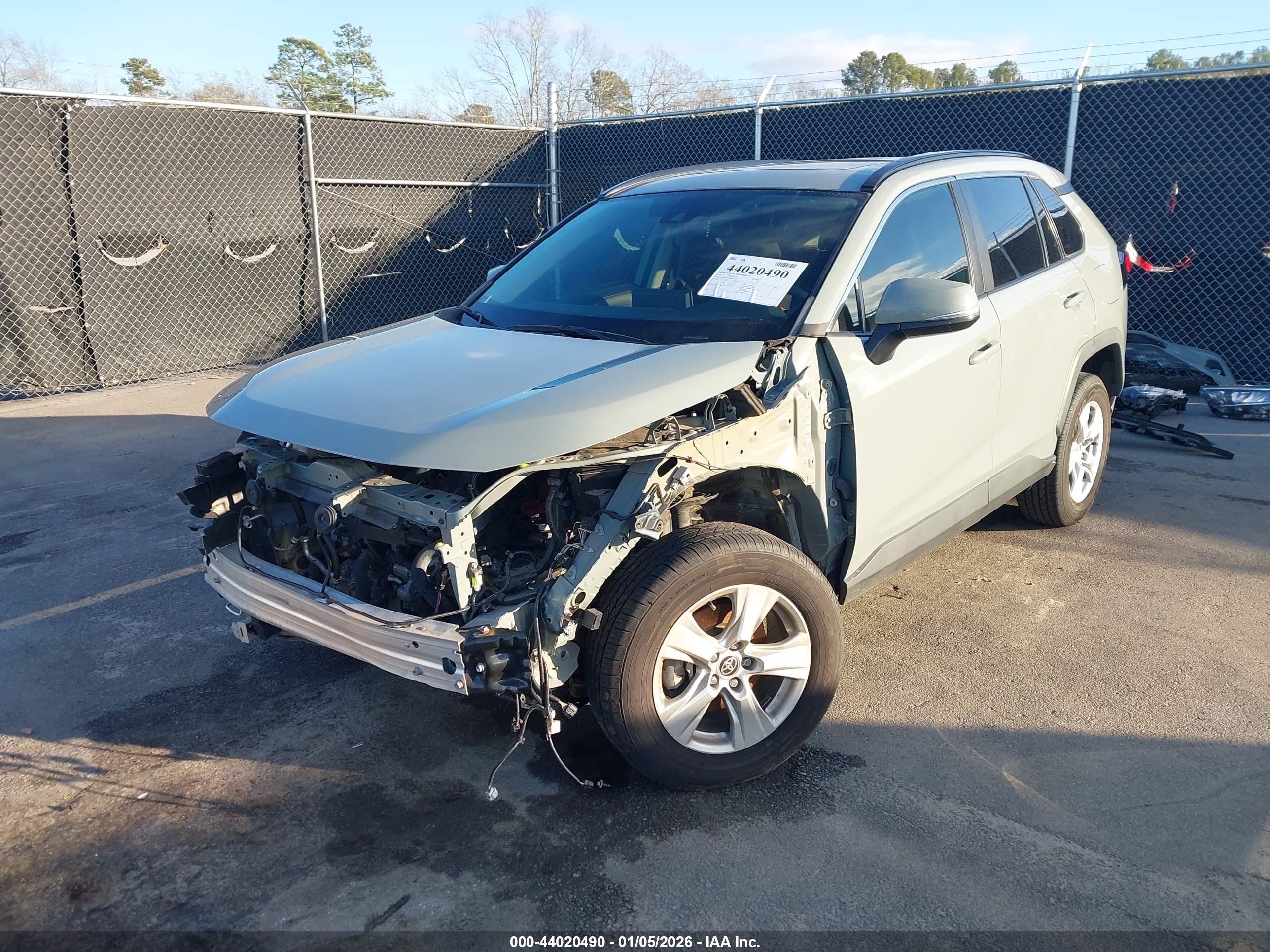 TOYOTA RAV4 image 2