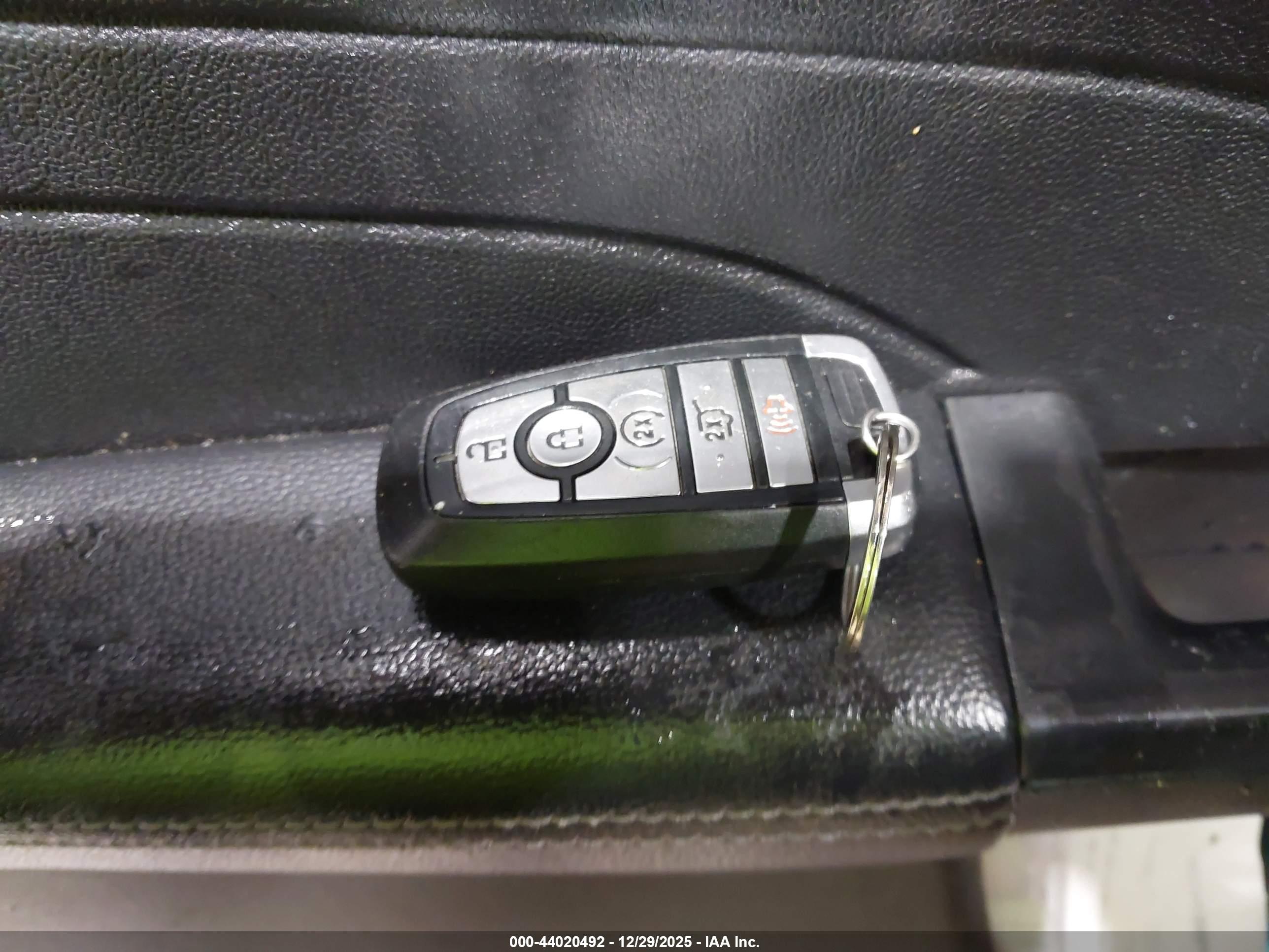 FORD ESCAPE image 11
