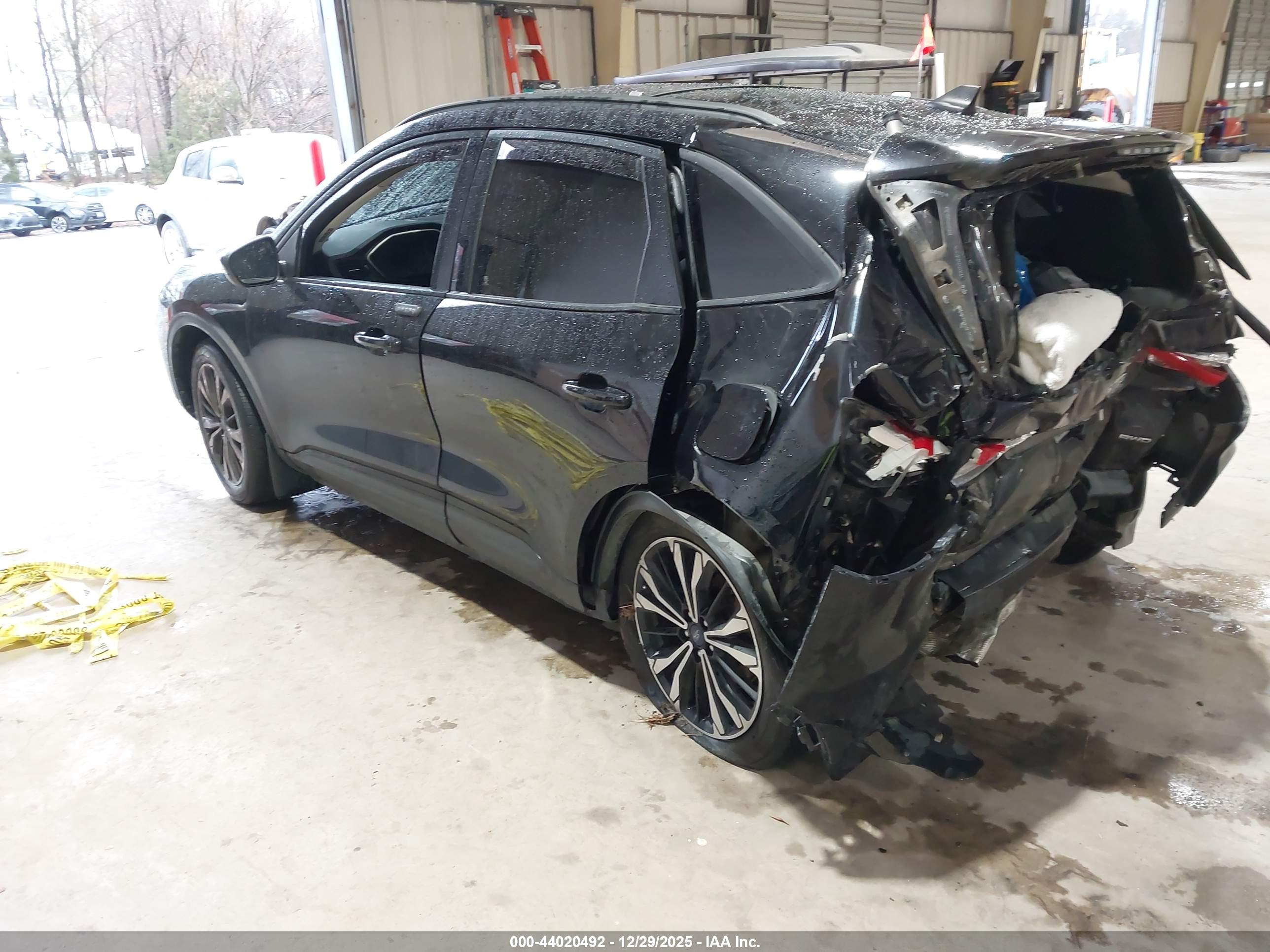FORD ESCAPE image 3