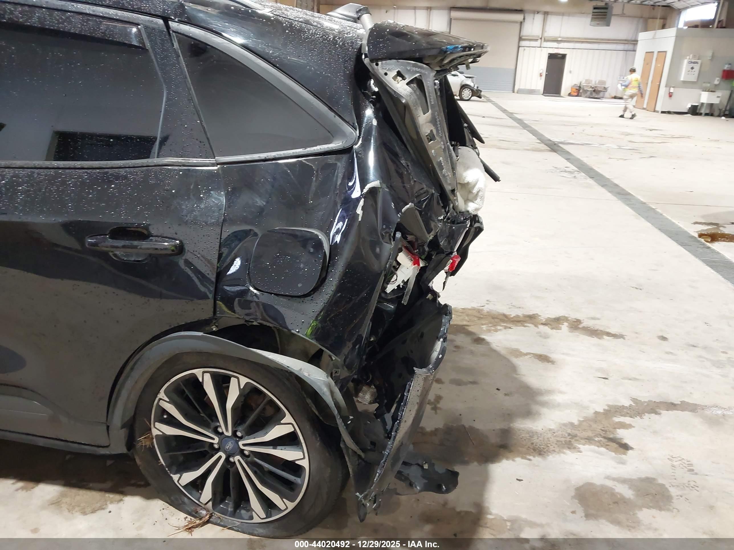 FORD ESCAPE image 6