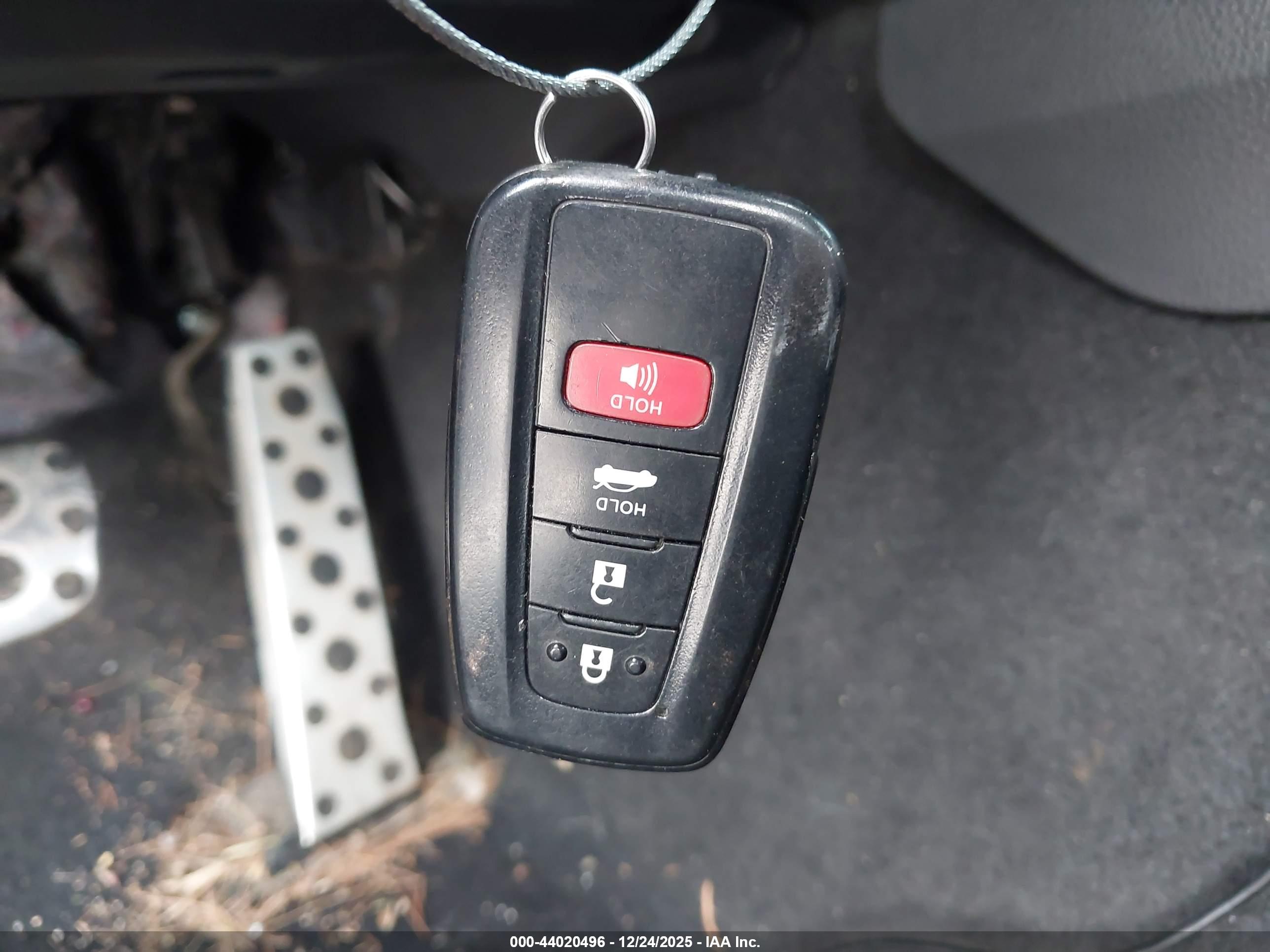 TOYOTA CAMRY image 11