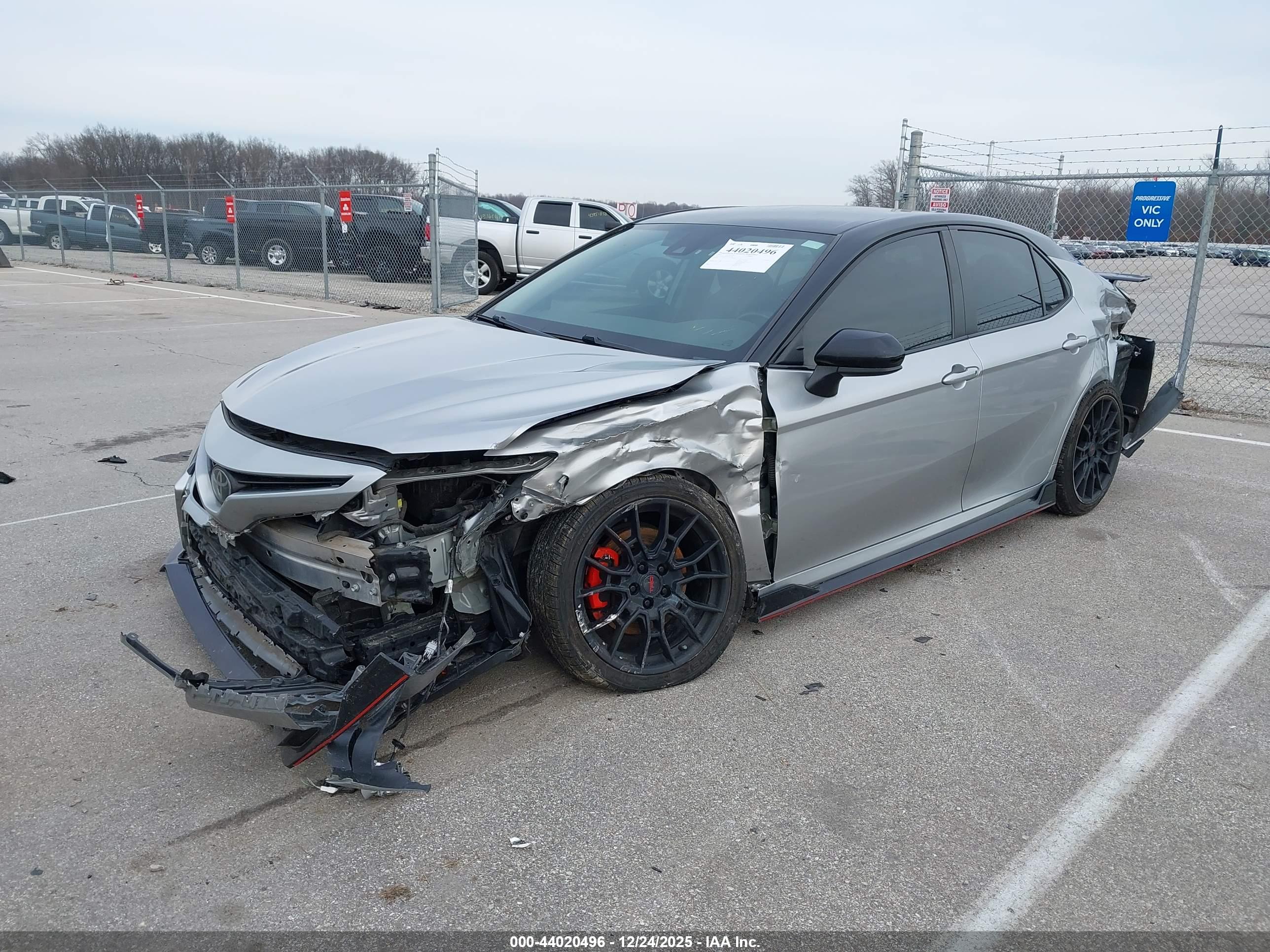 TOYOTA CAMRY image 2
