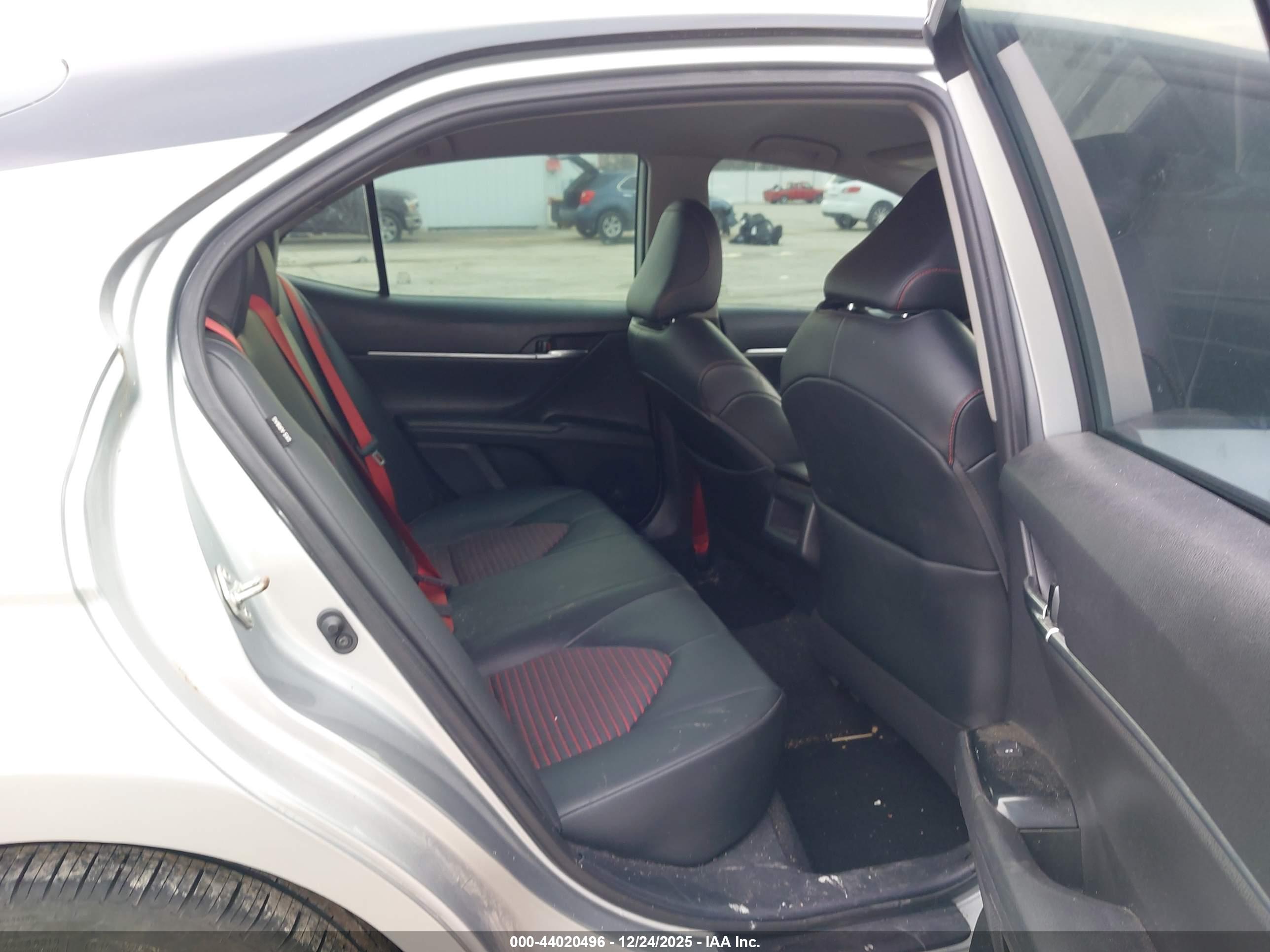 TOYOTA CAMRY image 8