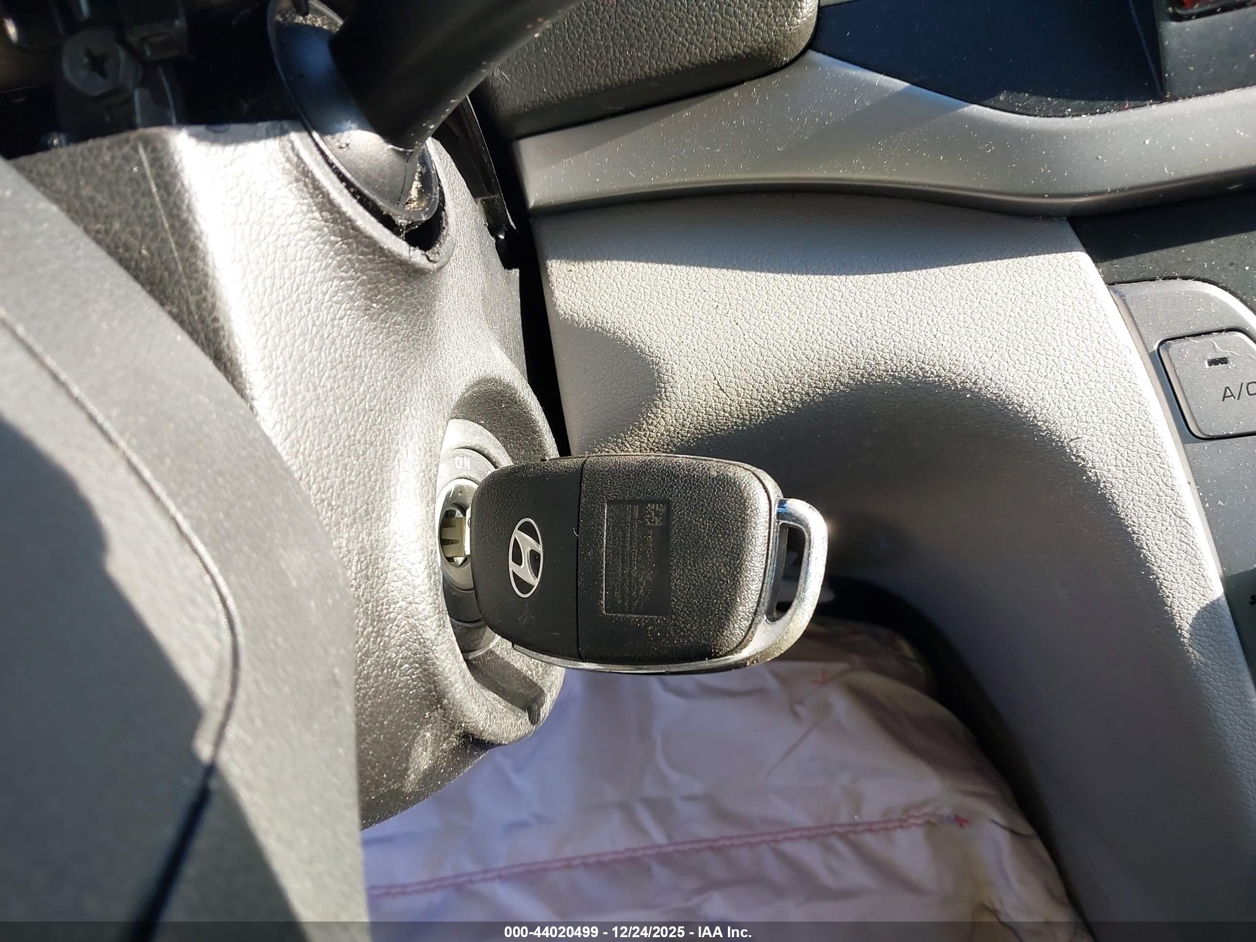 HYUNDAI ELANTRA image 11