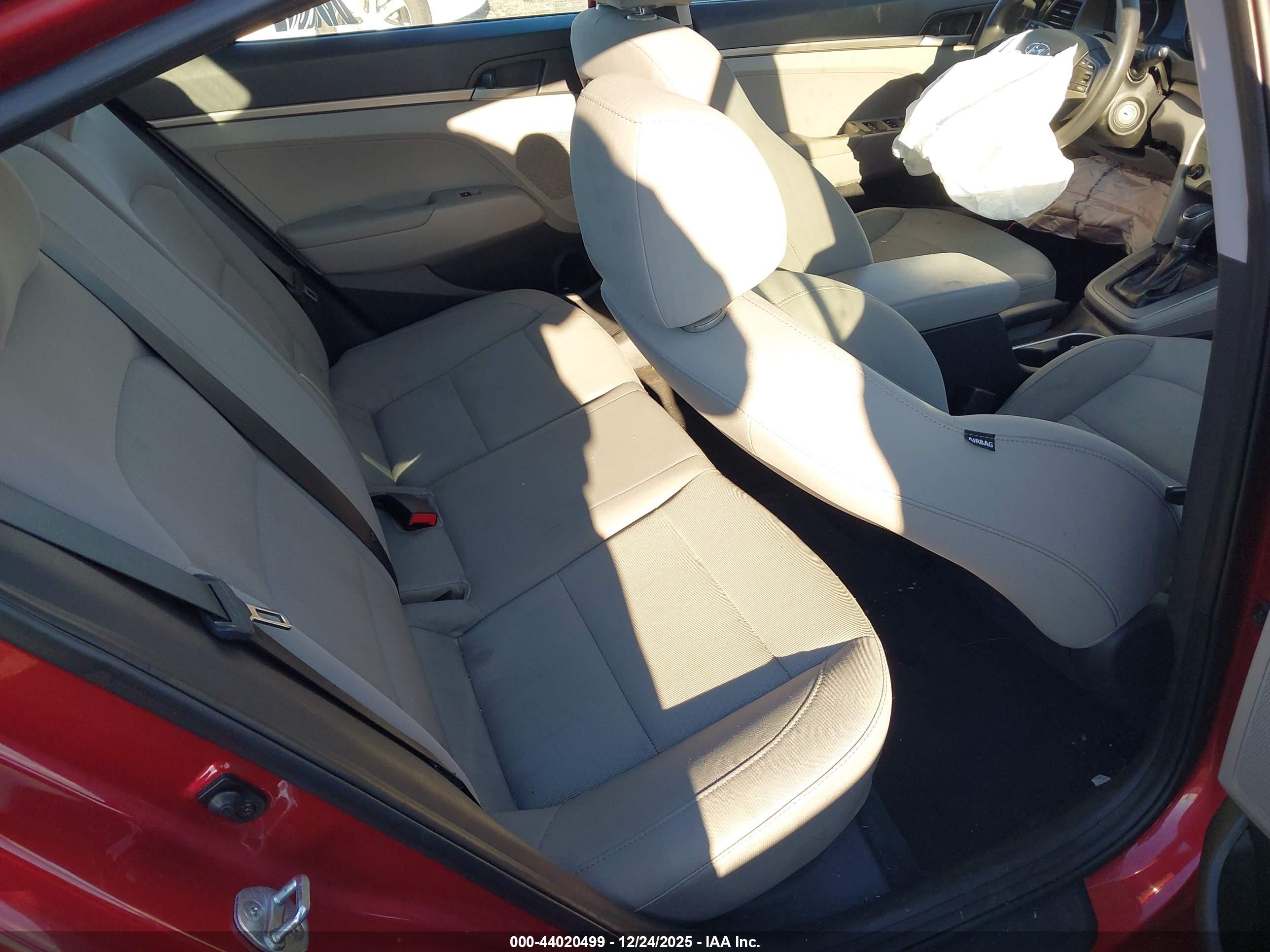 HYUNDAI ELANTRA image 8