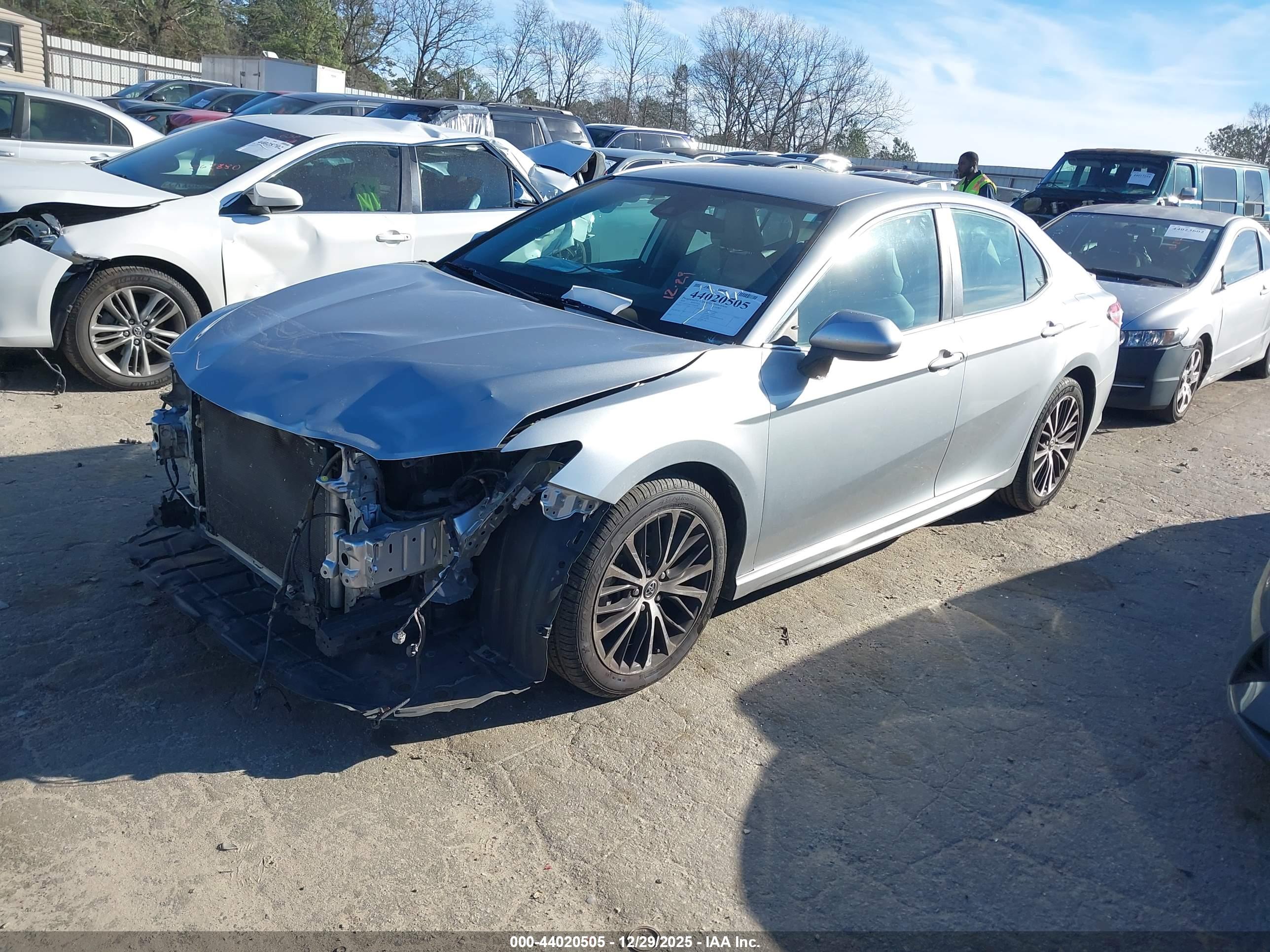 TOYOTA CAMRY image 2
