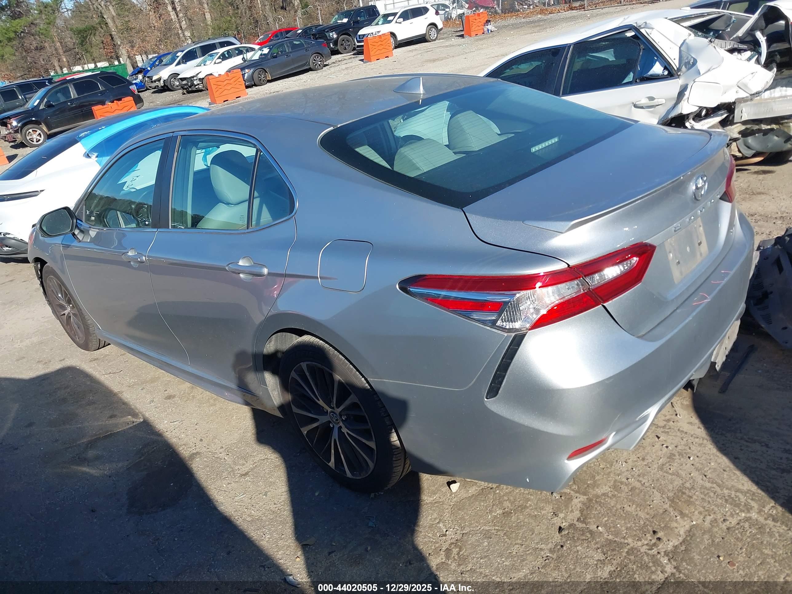 TOYOTA CAMRY image 3