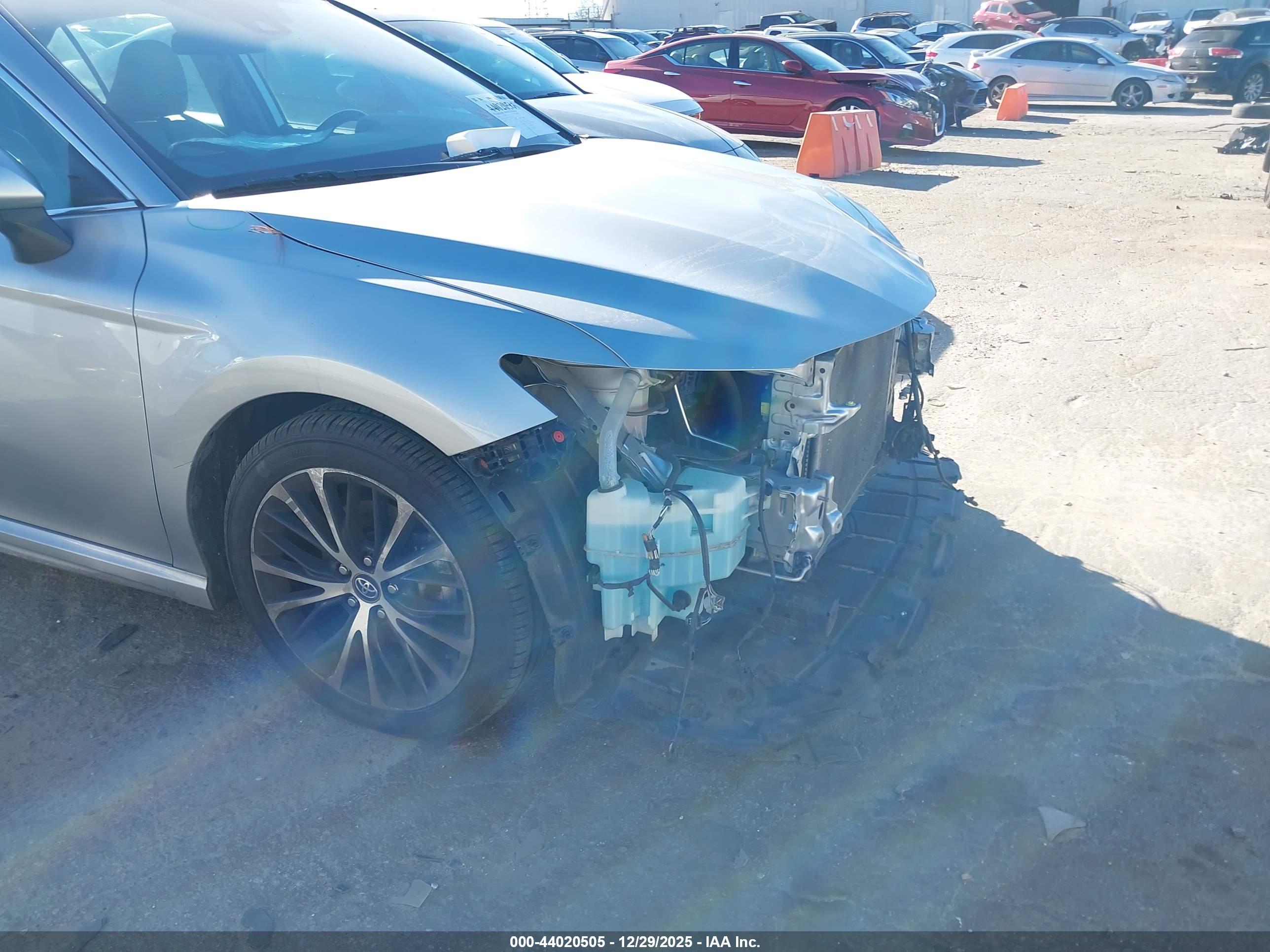 TOYOTA CAMRY image 6