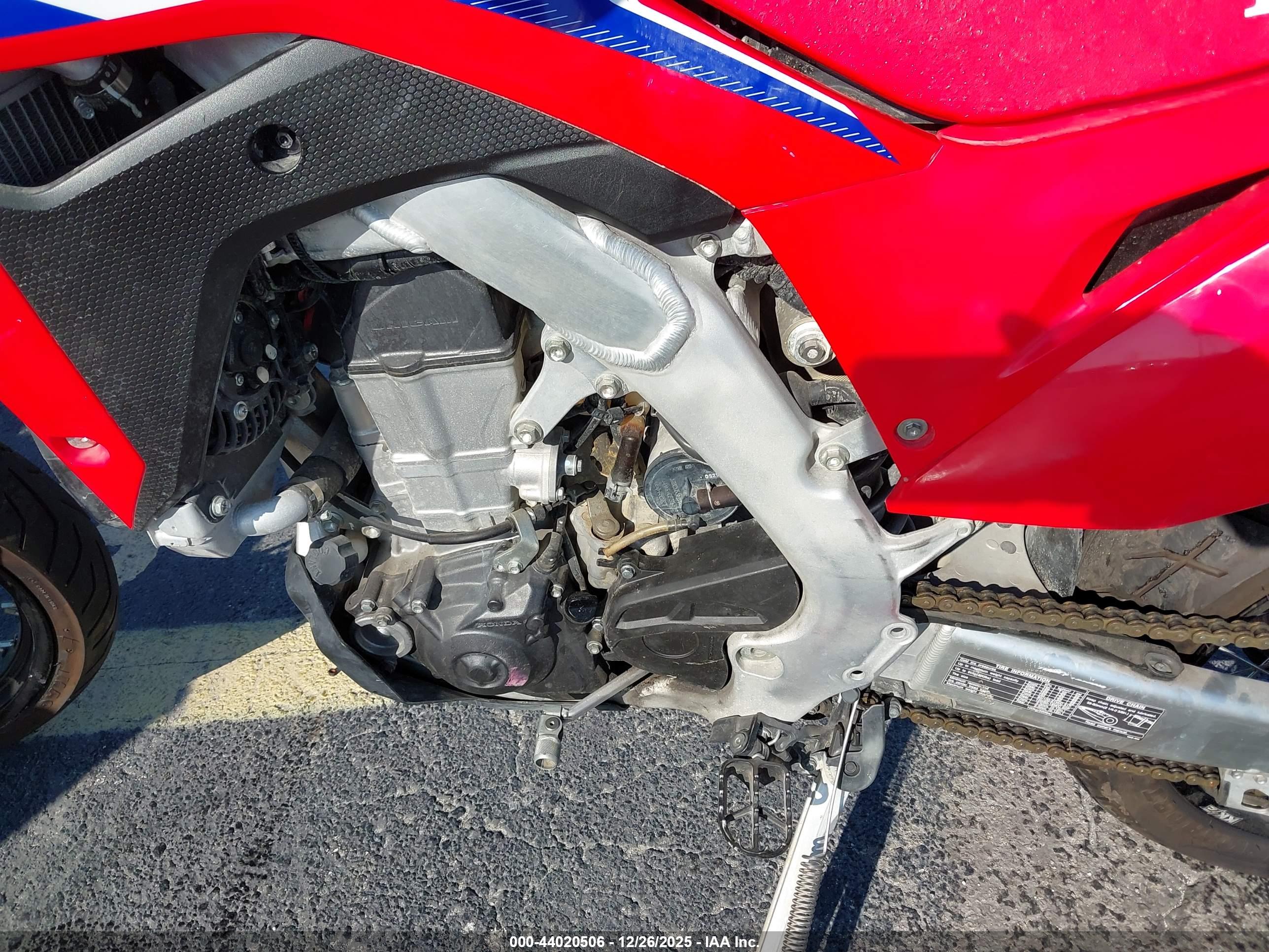 HONDA CRF450 image 9