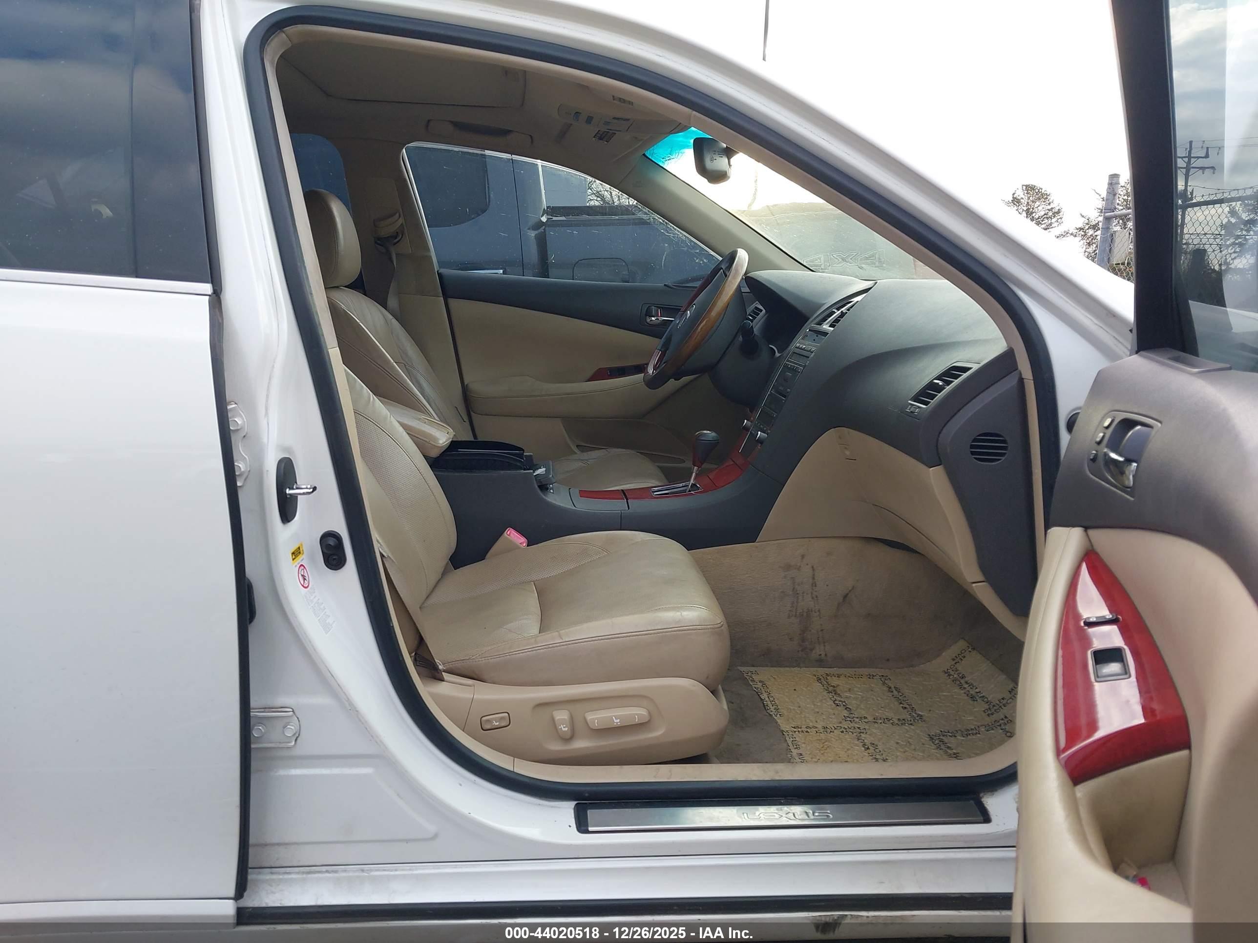 LEXUS ES image 5