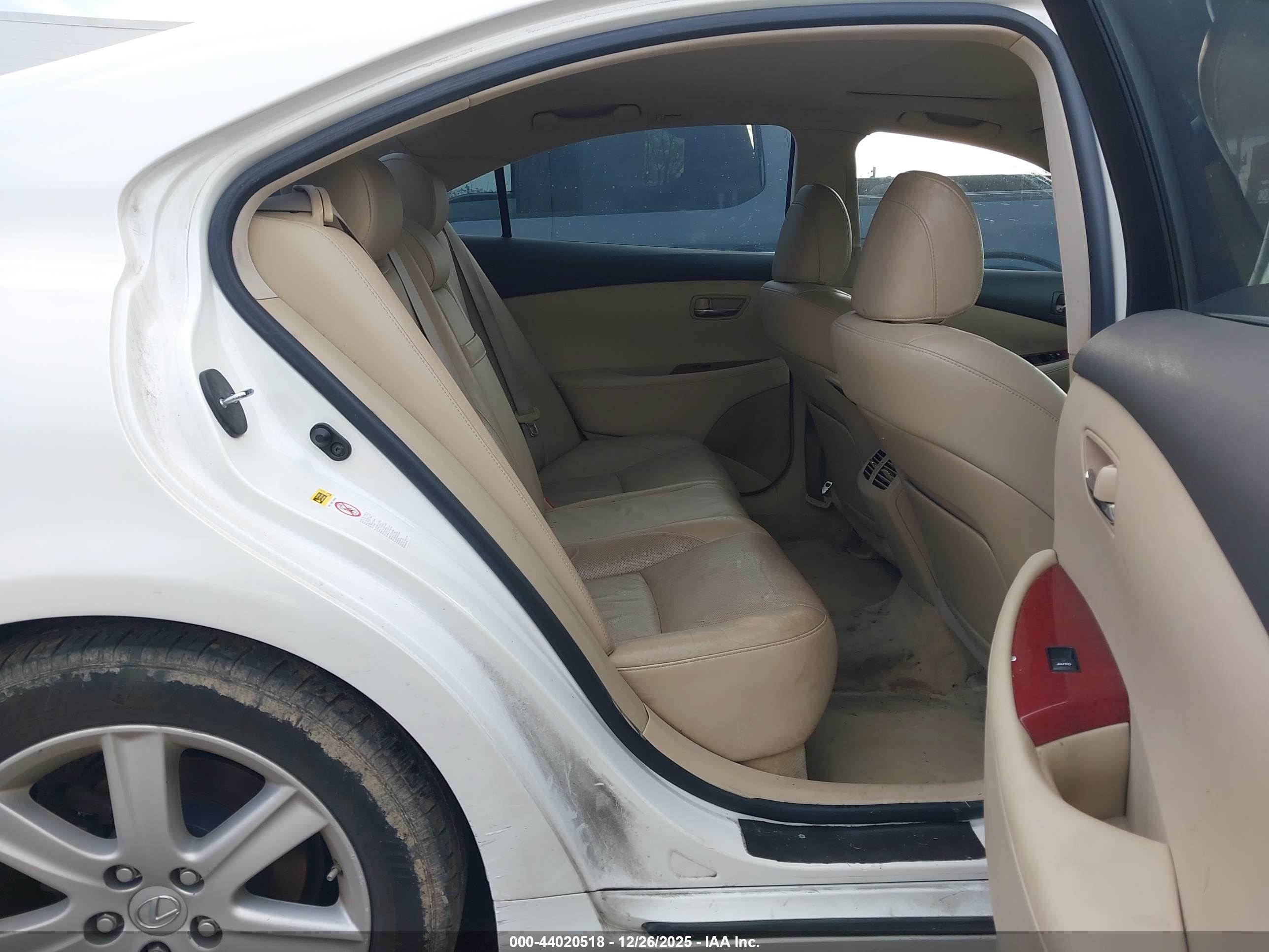 LEXUS ES image 8
