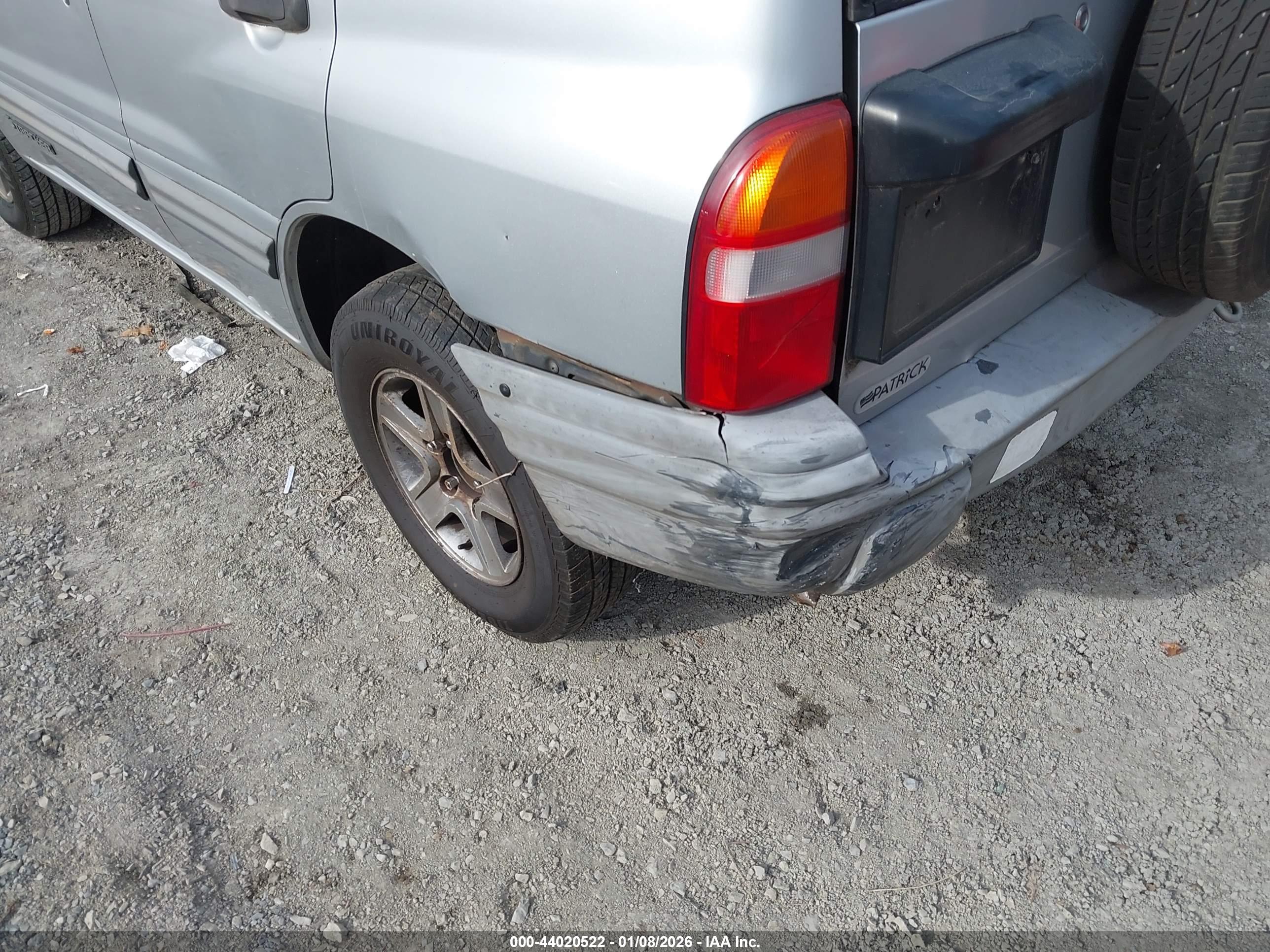 CHEVROLET TRACKER image 6
