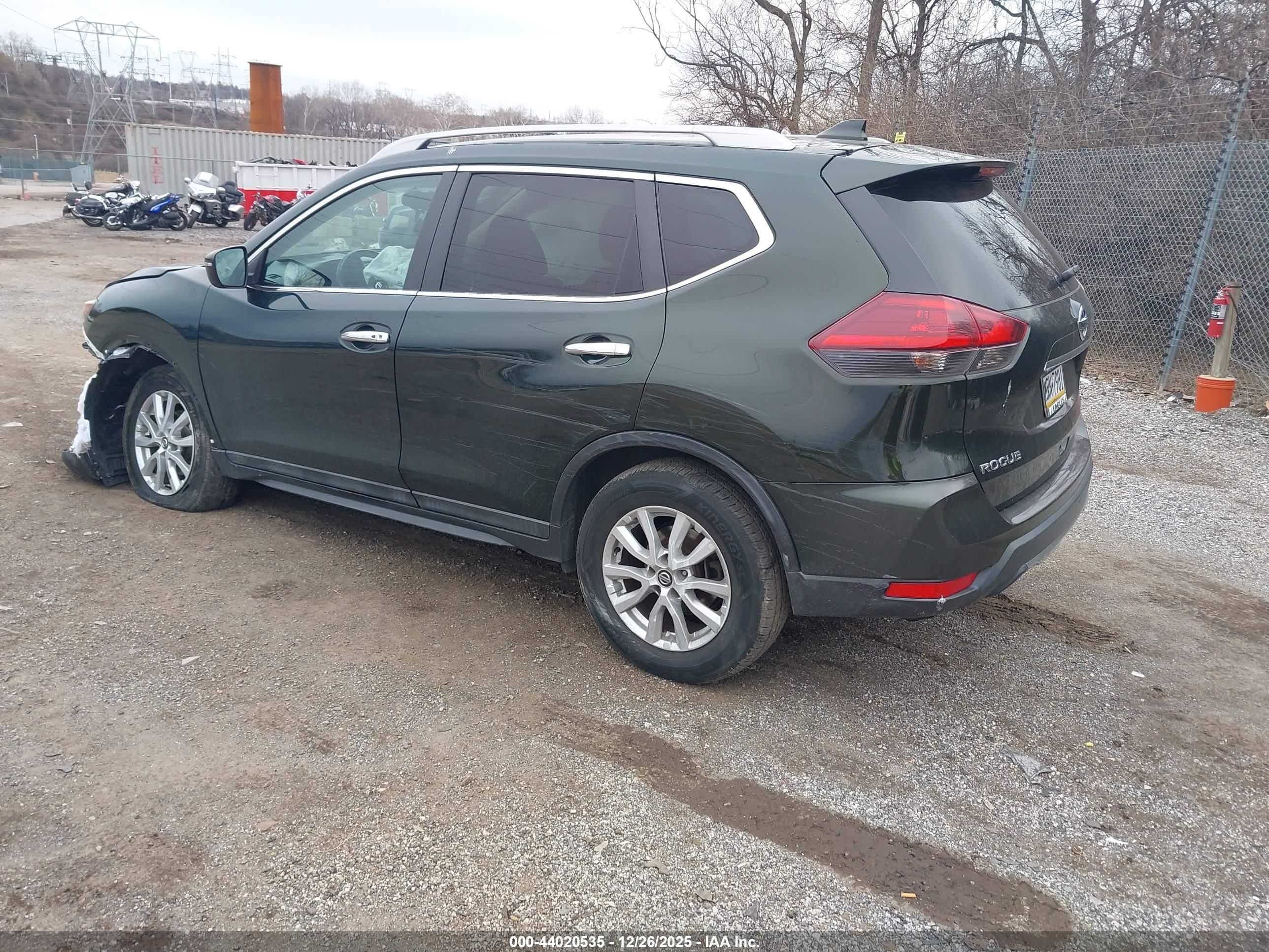 NISSAN ROGUE image 3