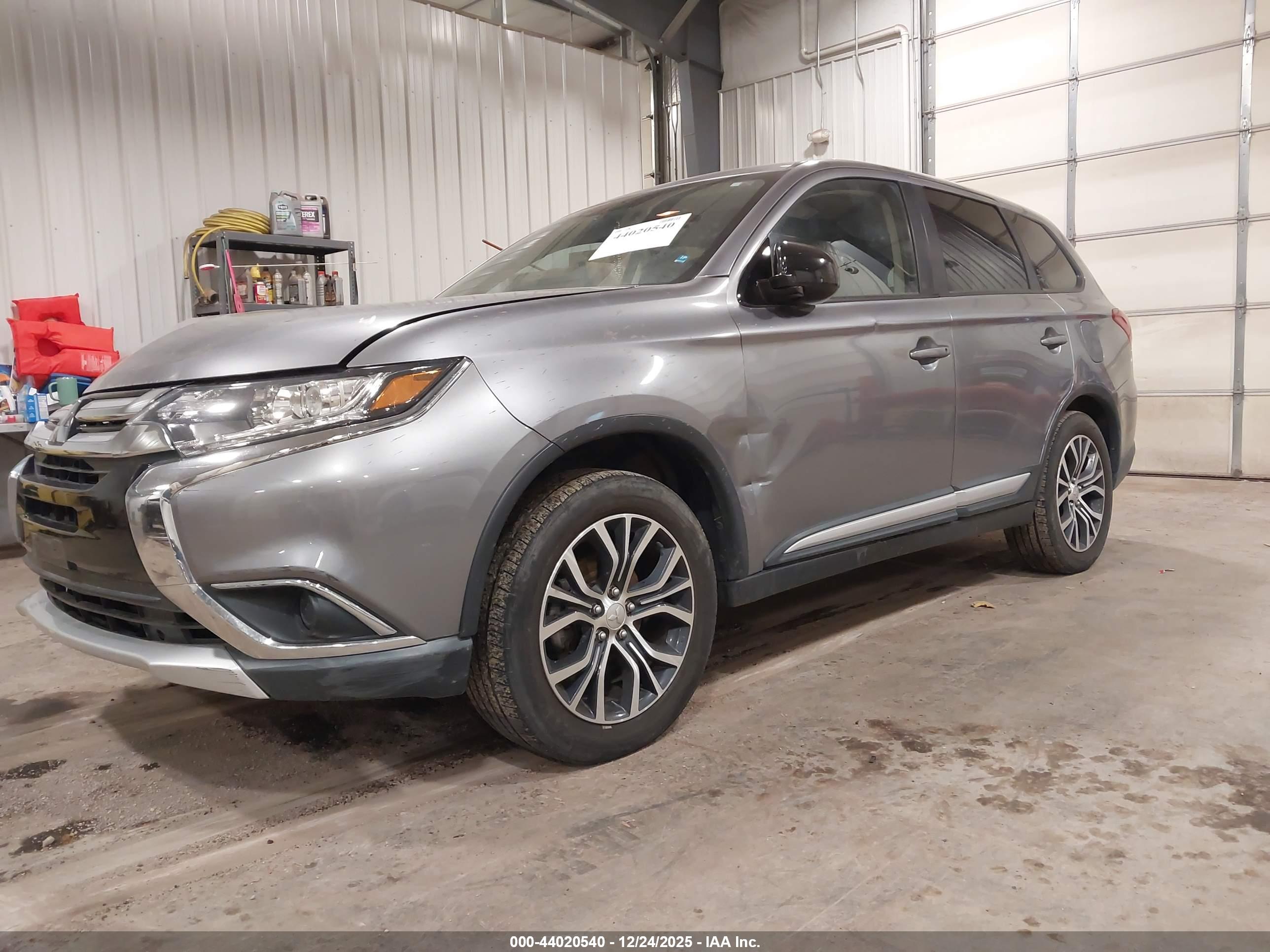 MITSUBISHI OUTLANDER image 2